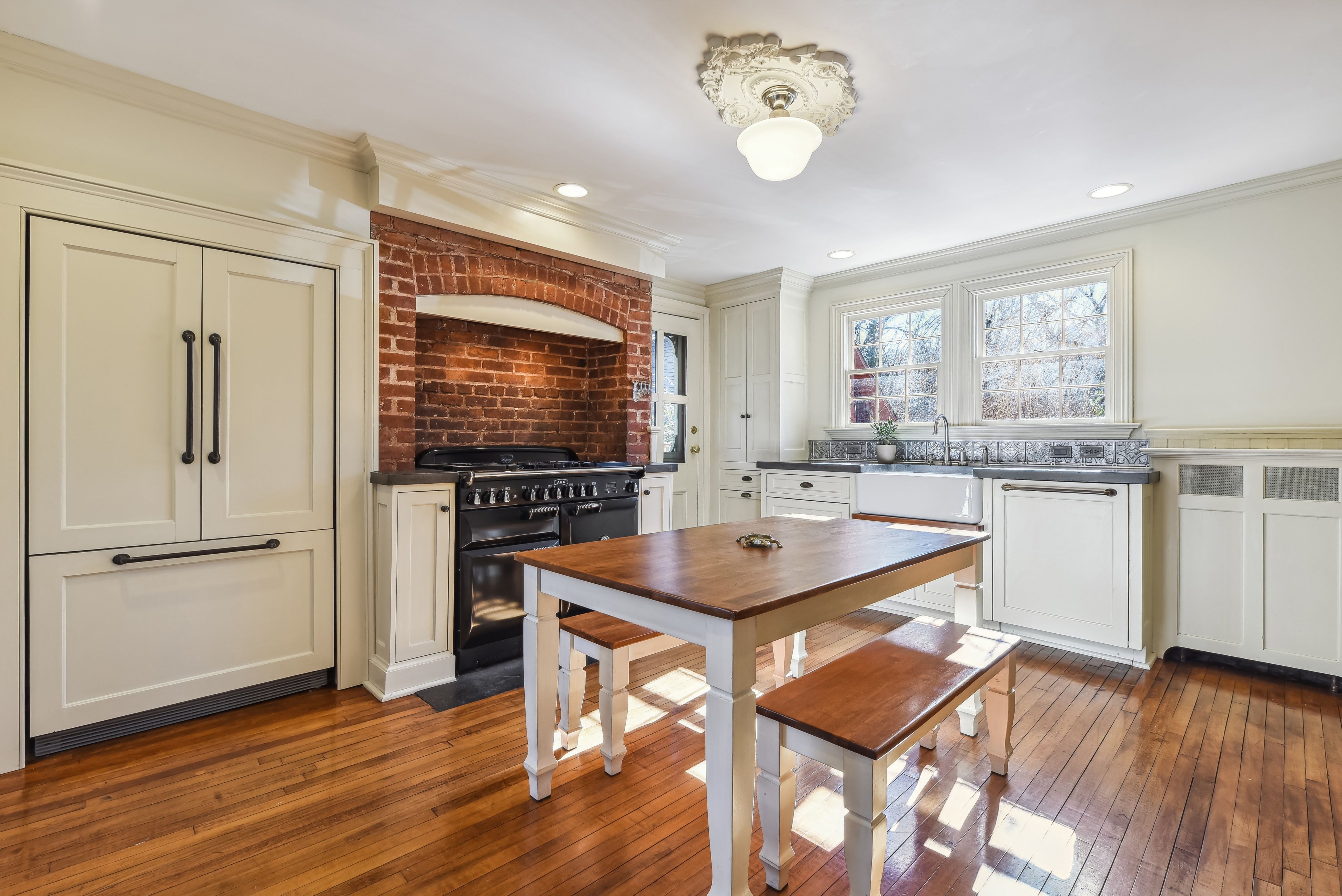 31 Hobart Avenue 