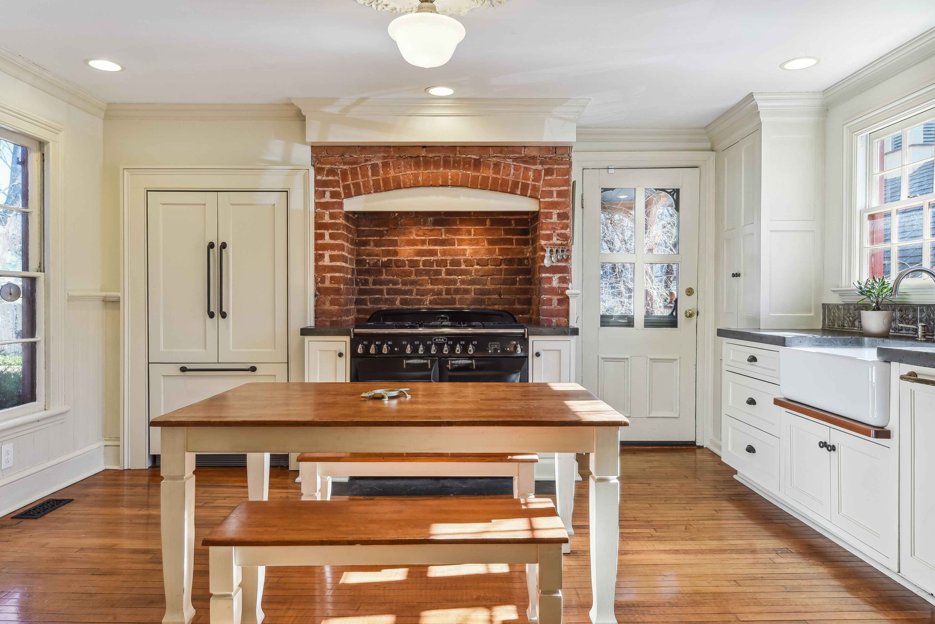 31 Hobart Avenue 