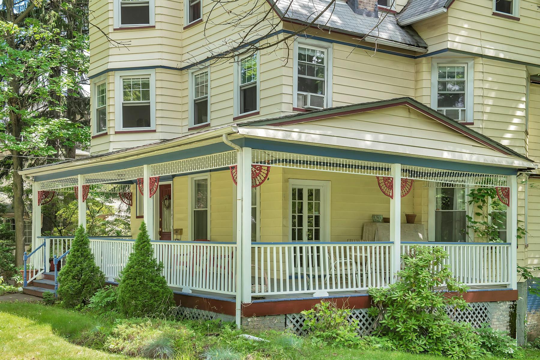 121 Harrison Ave 