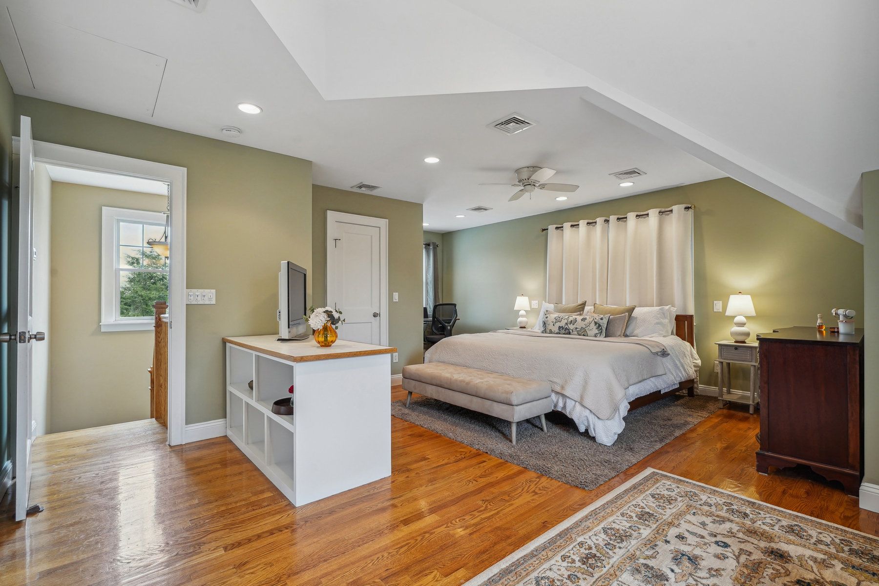 27 Oakwood Ave 