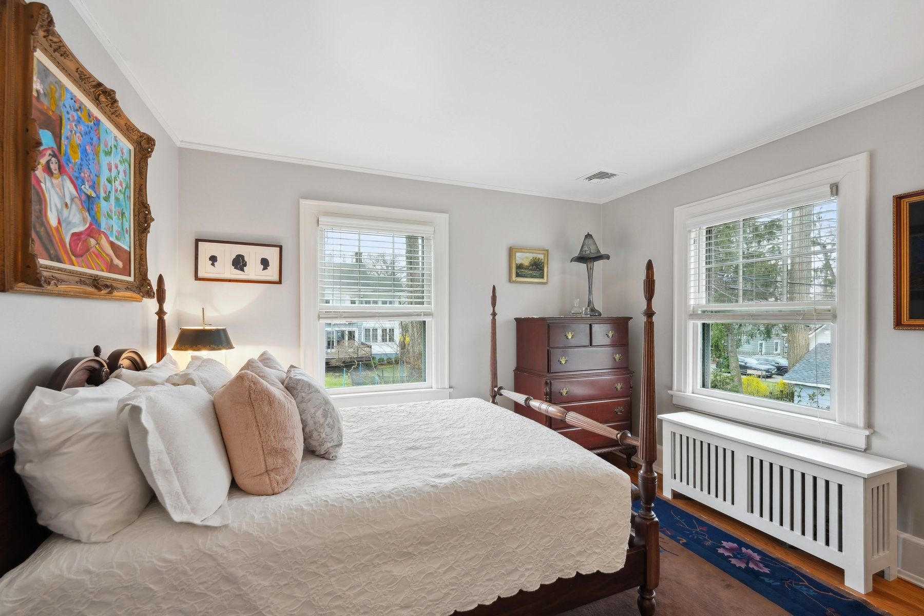 4 Woodland Crescent 