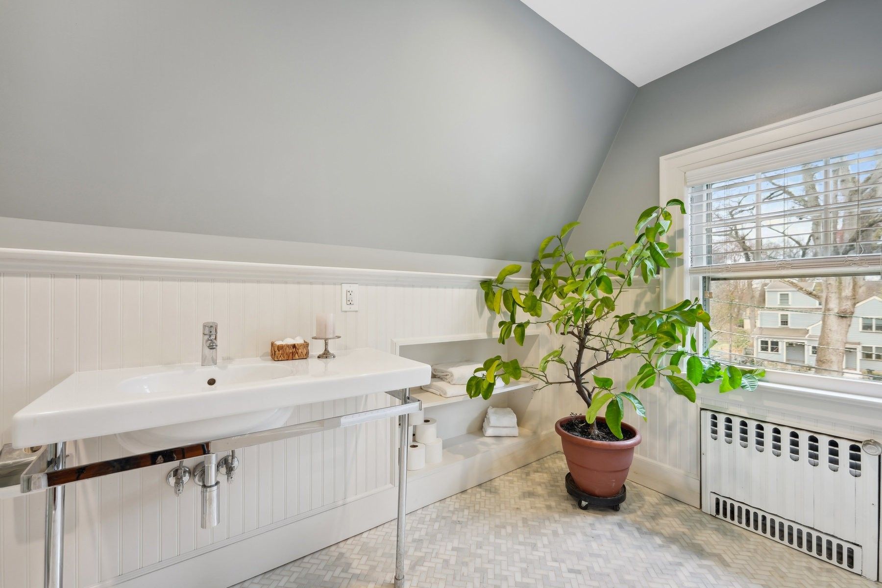4 Woodland Crescent 