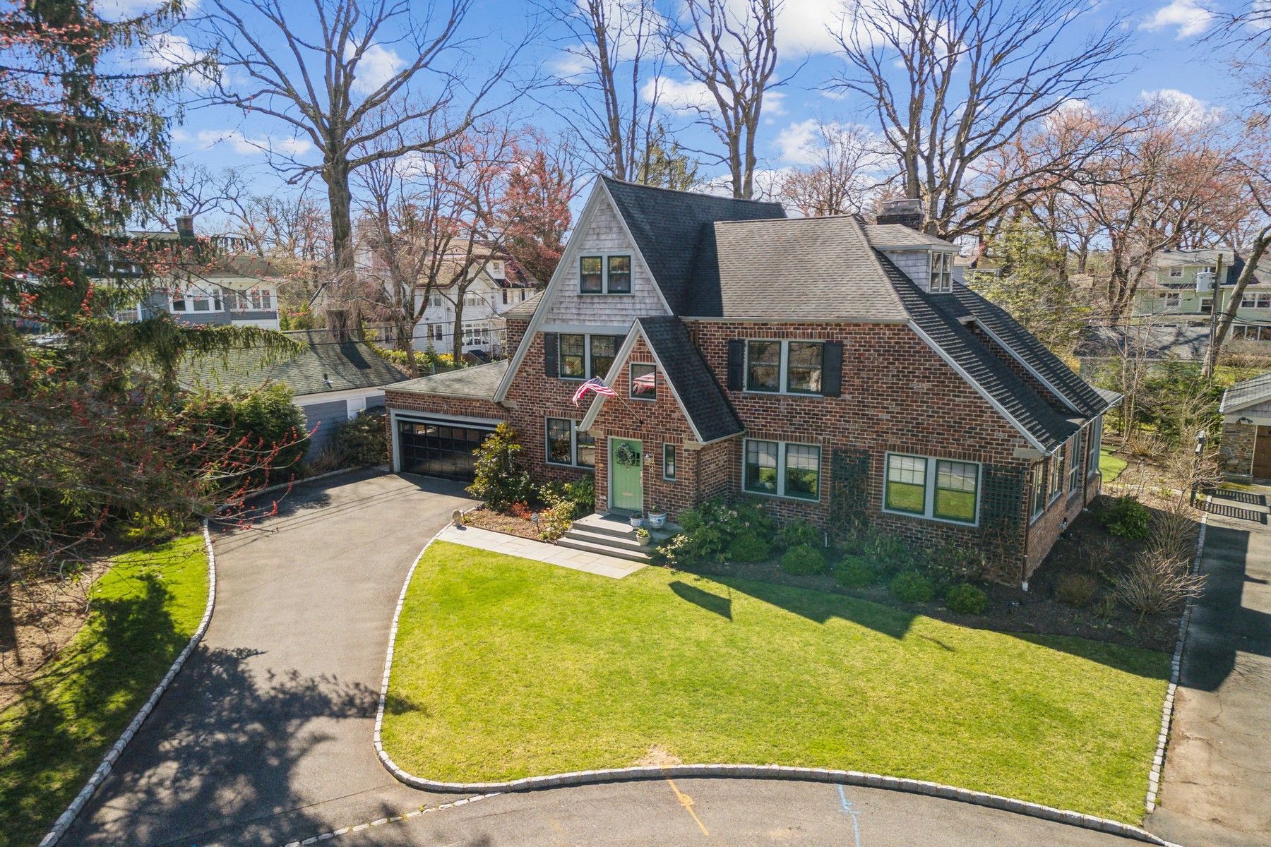 4 Woodland Crescent 