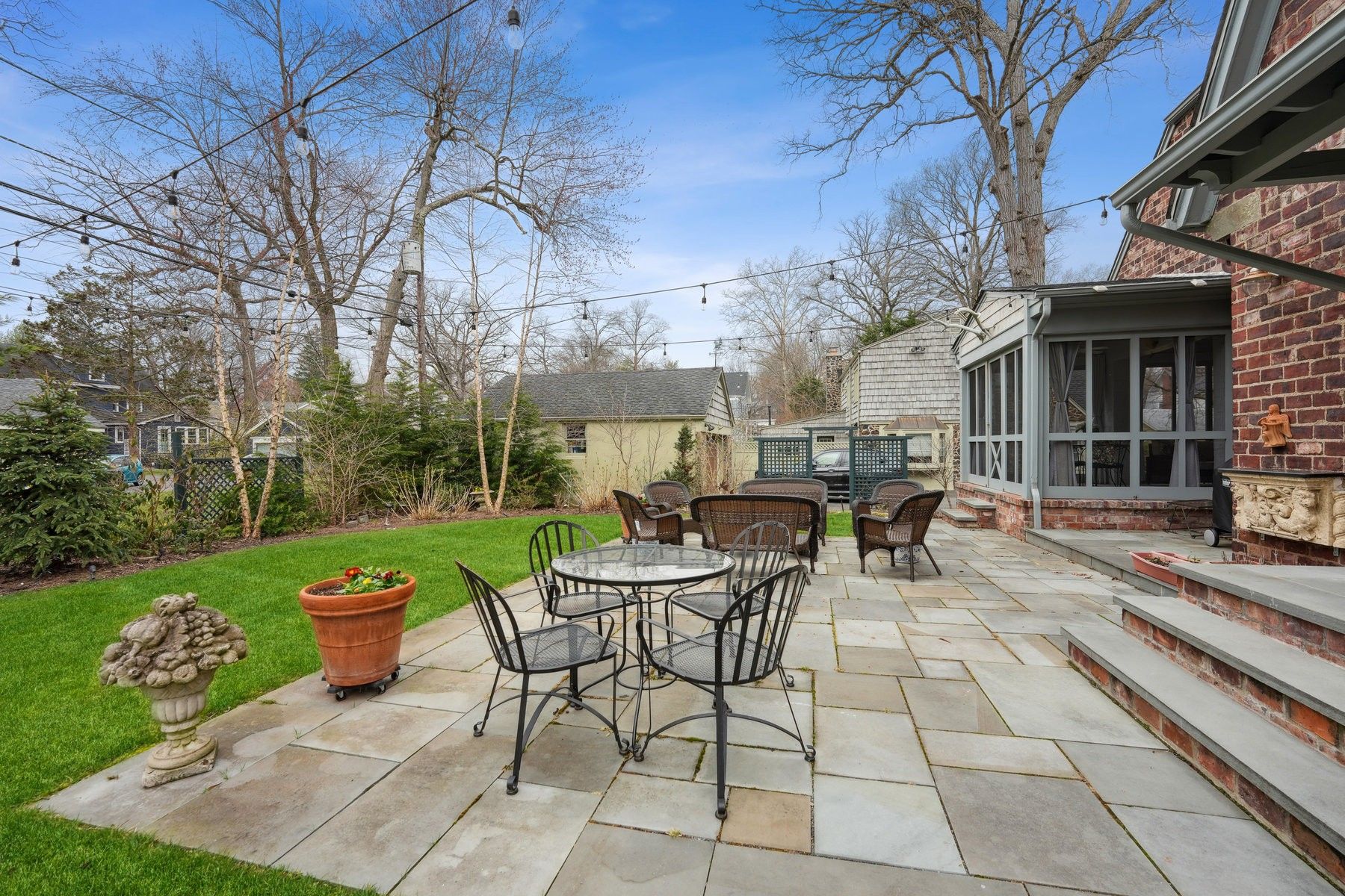 4 Woodland Crescent 