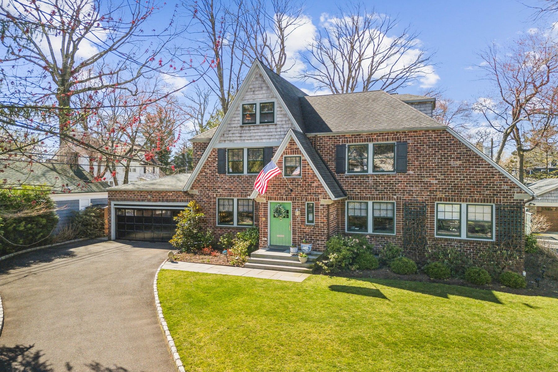 4 Woodland Crescent 