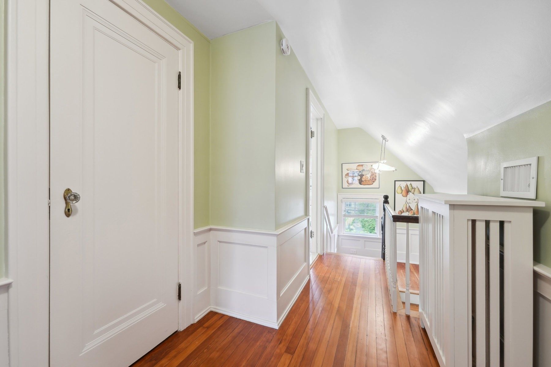 4 Woodland Crescent 