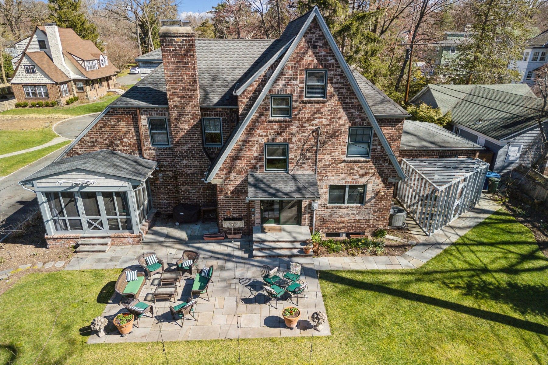 4 Woodland Crescent 