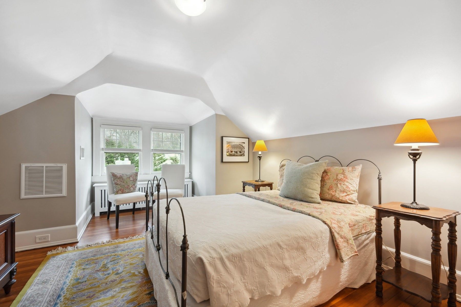 4 Woodland Crescent 