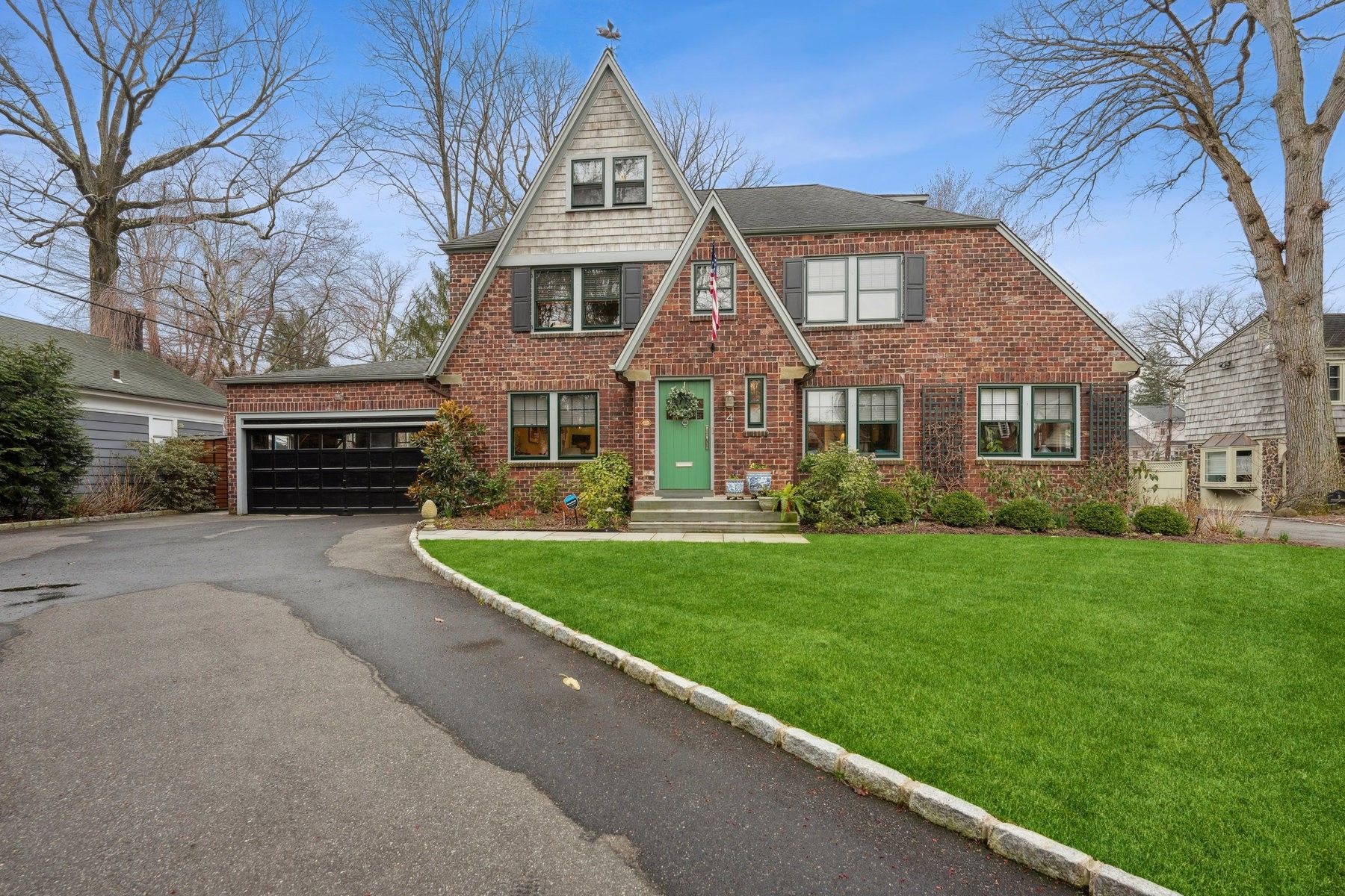 4 Woodland Crescent 