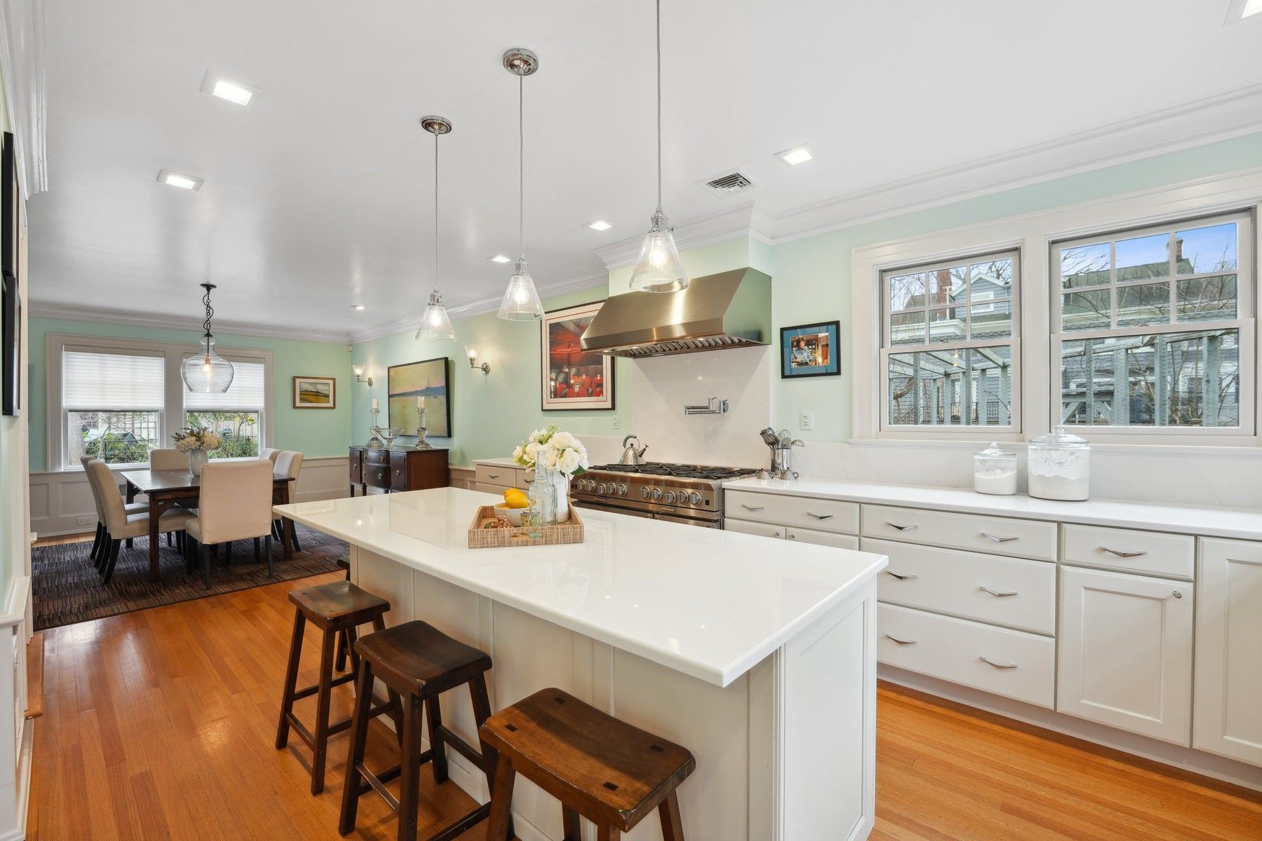 4 Woodland Crescent 
