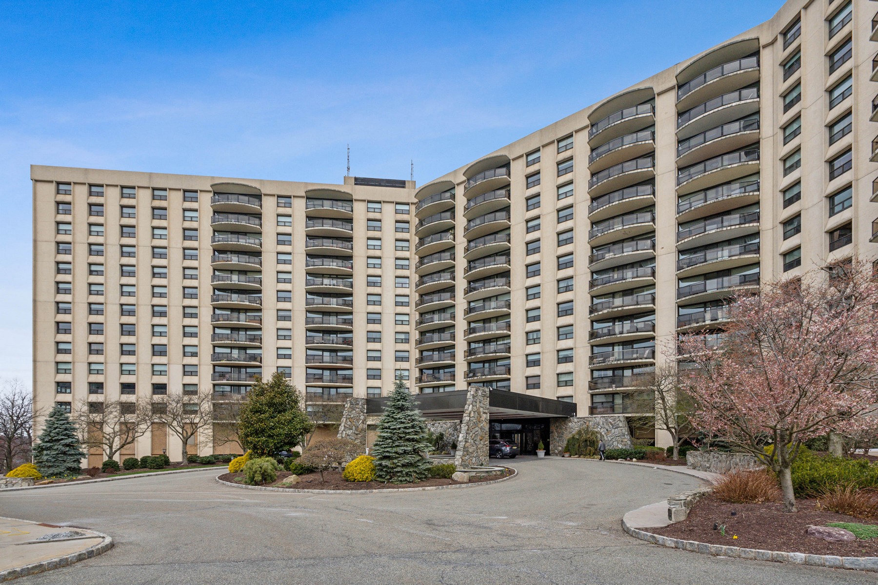 2 Claridge Dr, 11ge Unit# 11GE