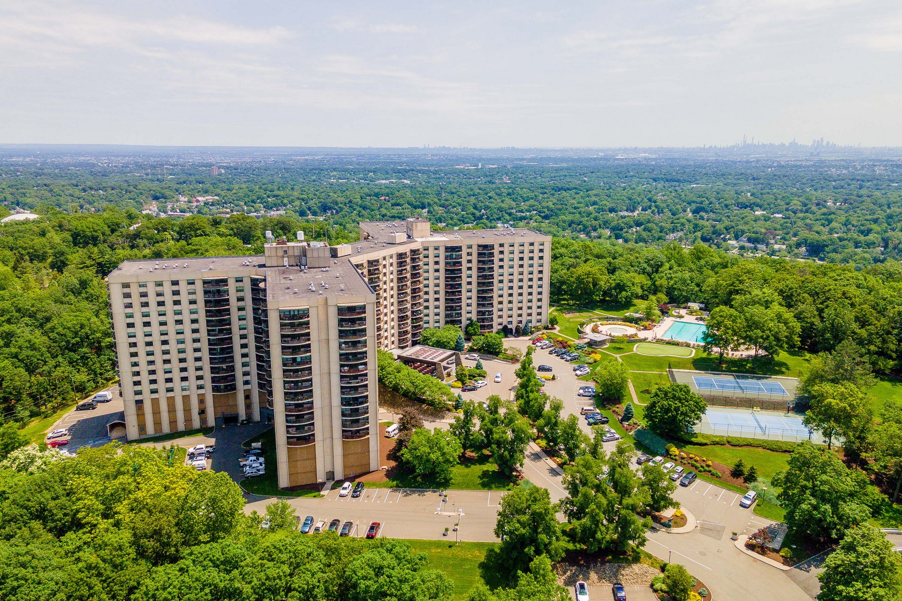 2 Claridge Dr, 11ge Unit# 11GE
