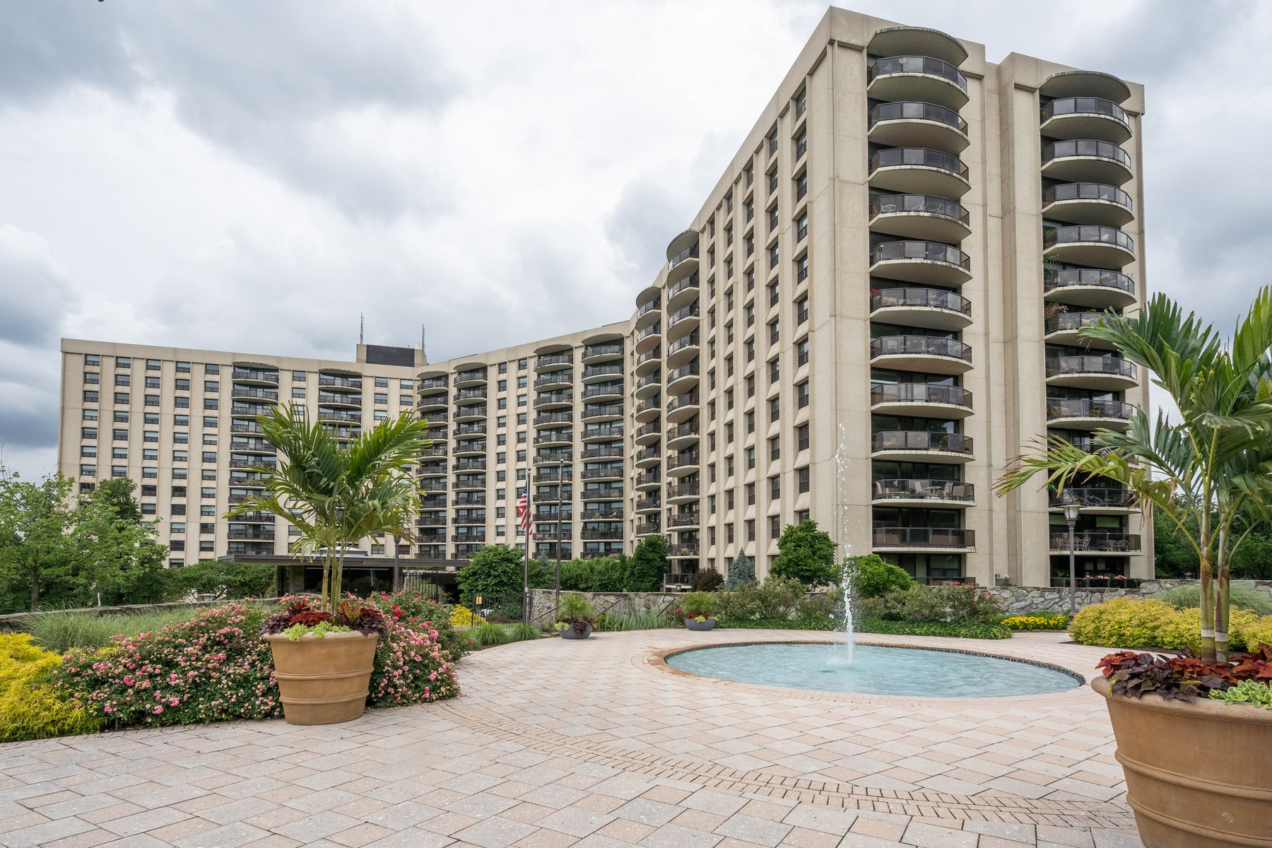 2 Claridge Dr, 11ge Unit# 11GE
