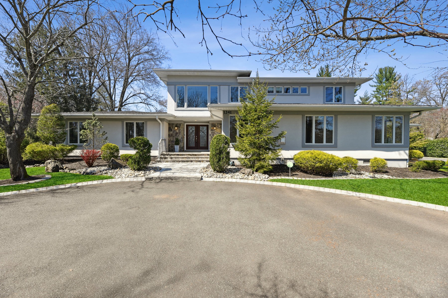 1241 Raritan Rd 