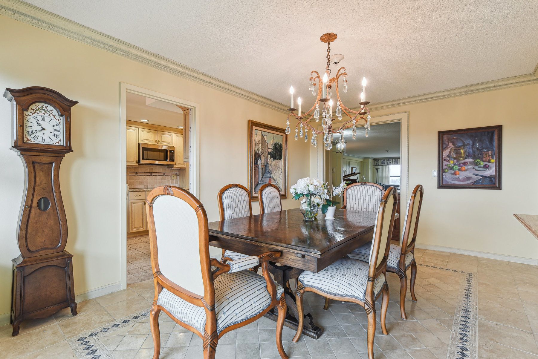2 Claridge Dr Unit# 8HE