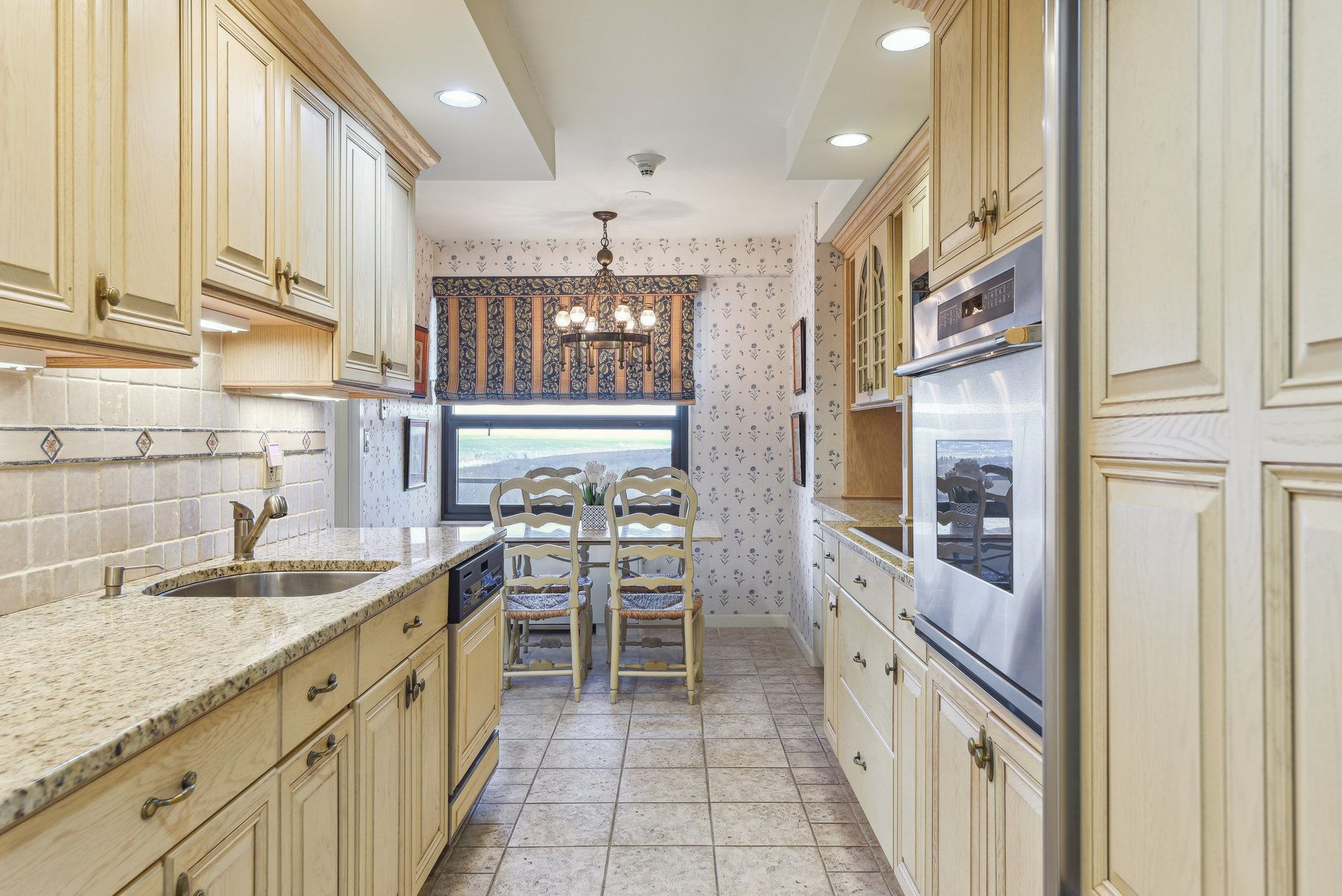 2 Claridge Dr Unit# 8HE