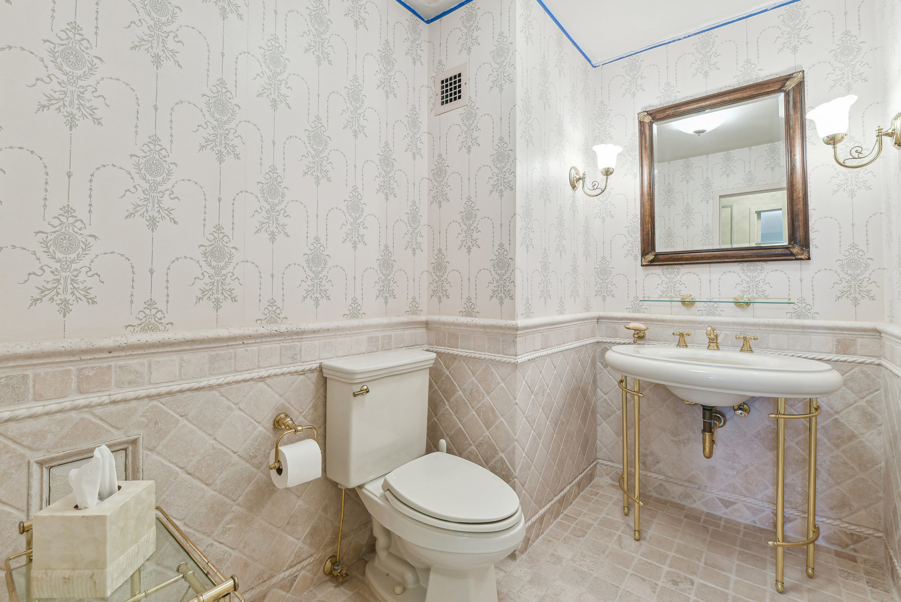 2 Claridge Dr Unit# 8HE