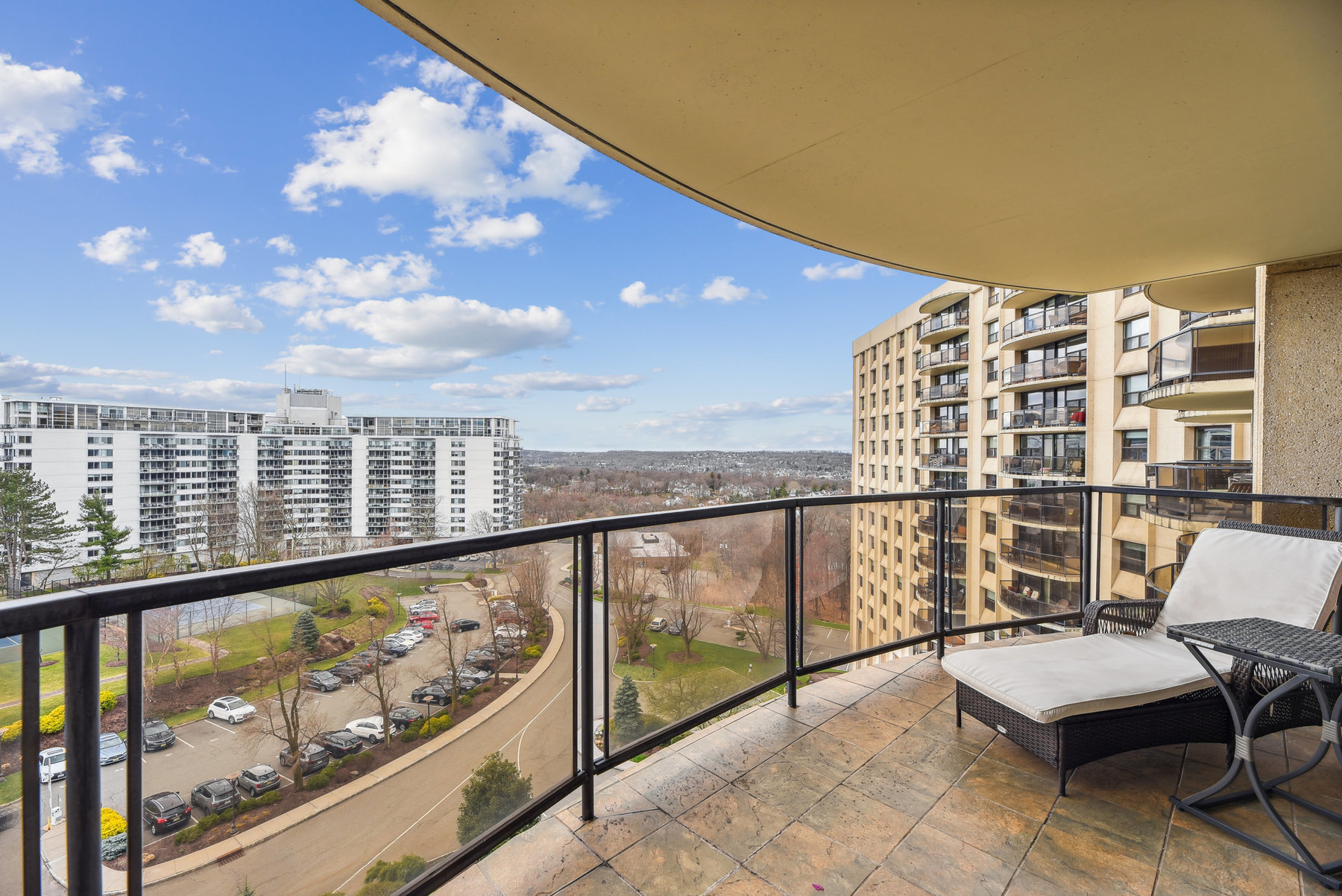 2 Claridge Dr Unit# 8HE