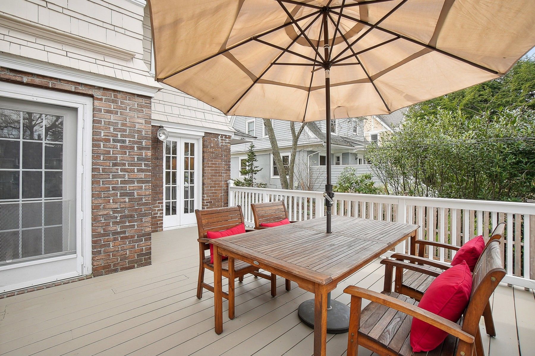 125 Gordonhurst Ave 