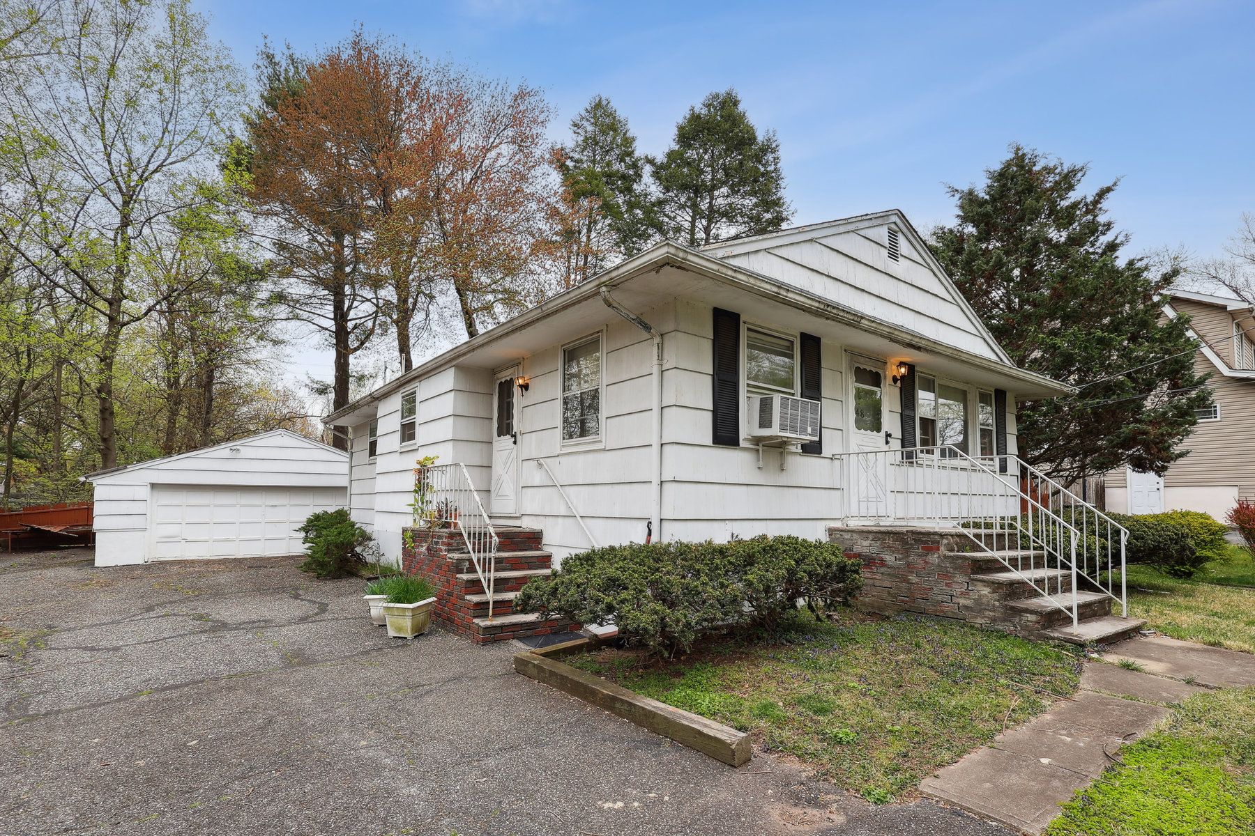 48 1st St 