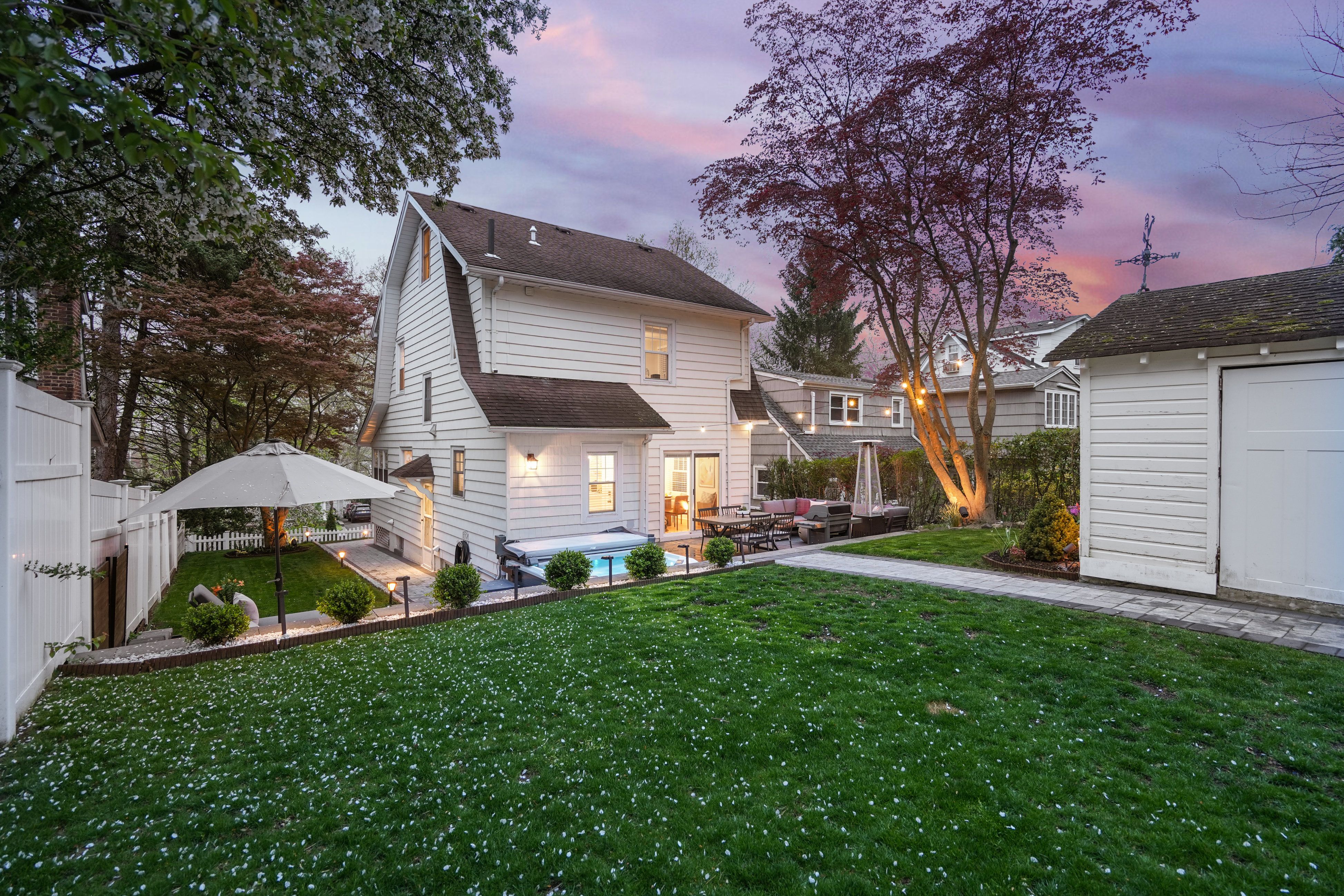 152 Essex Ave 
