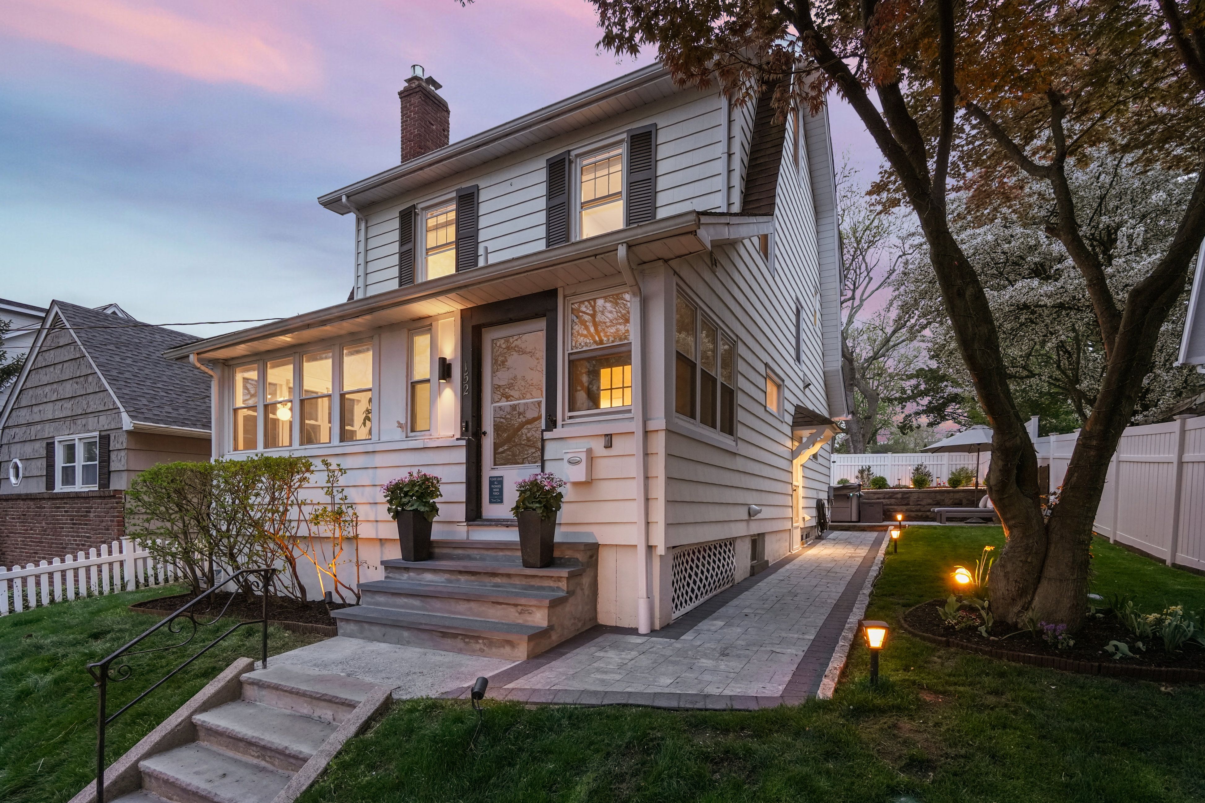 152 Essex Ave 