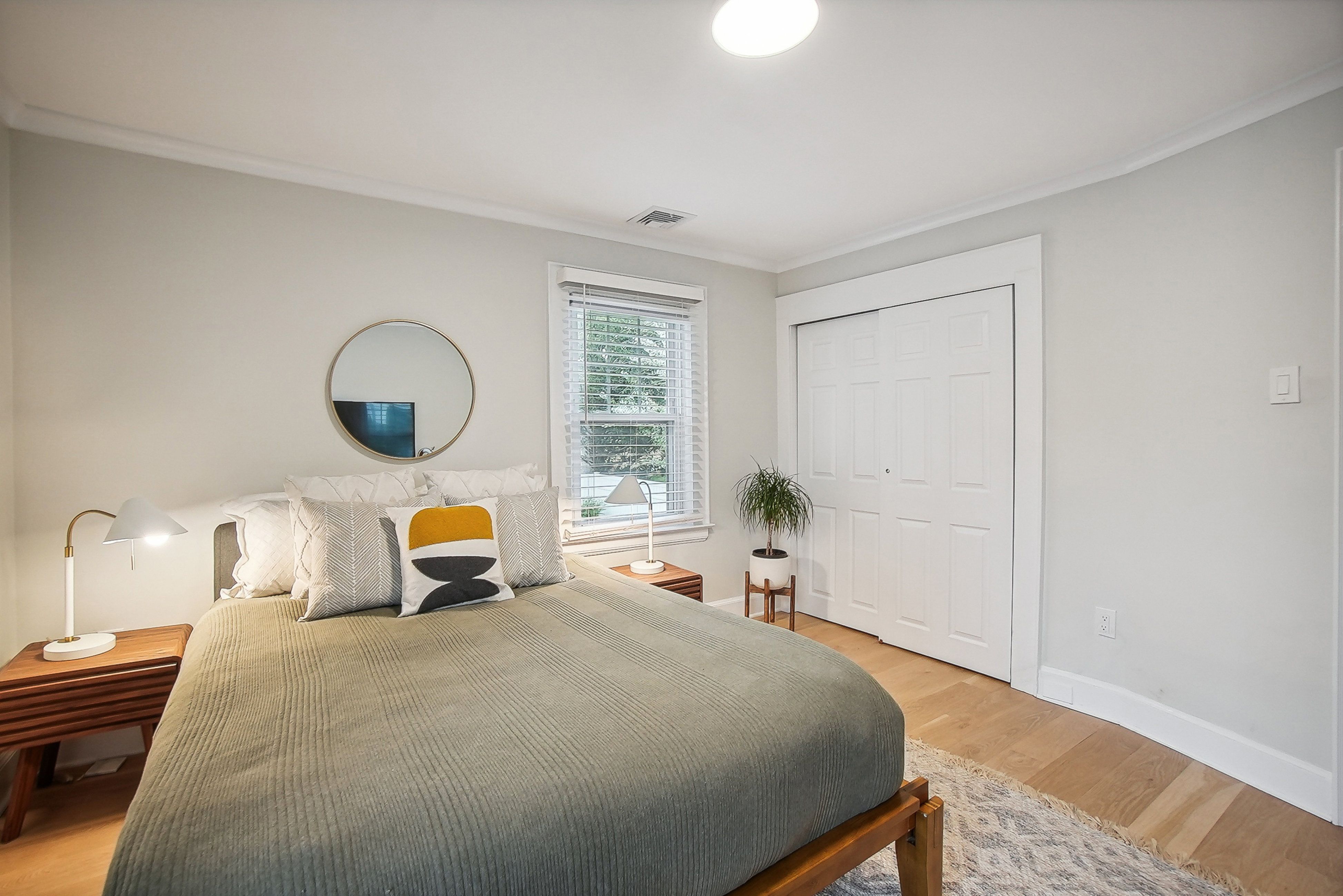 152 Essex Ave 