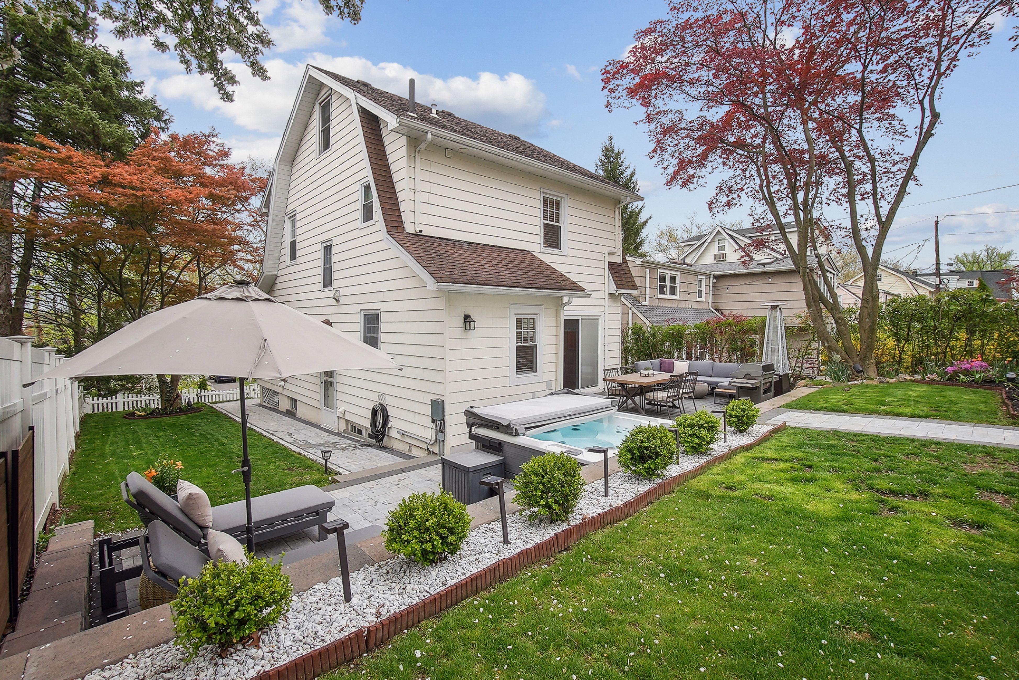 152 Essex Ave 