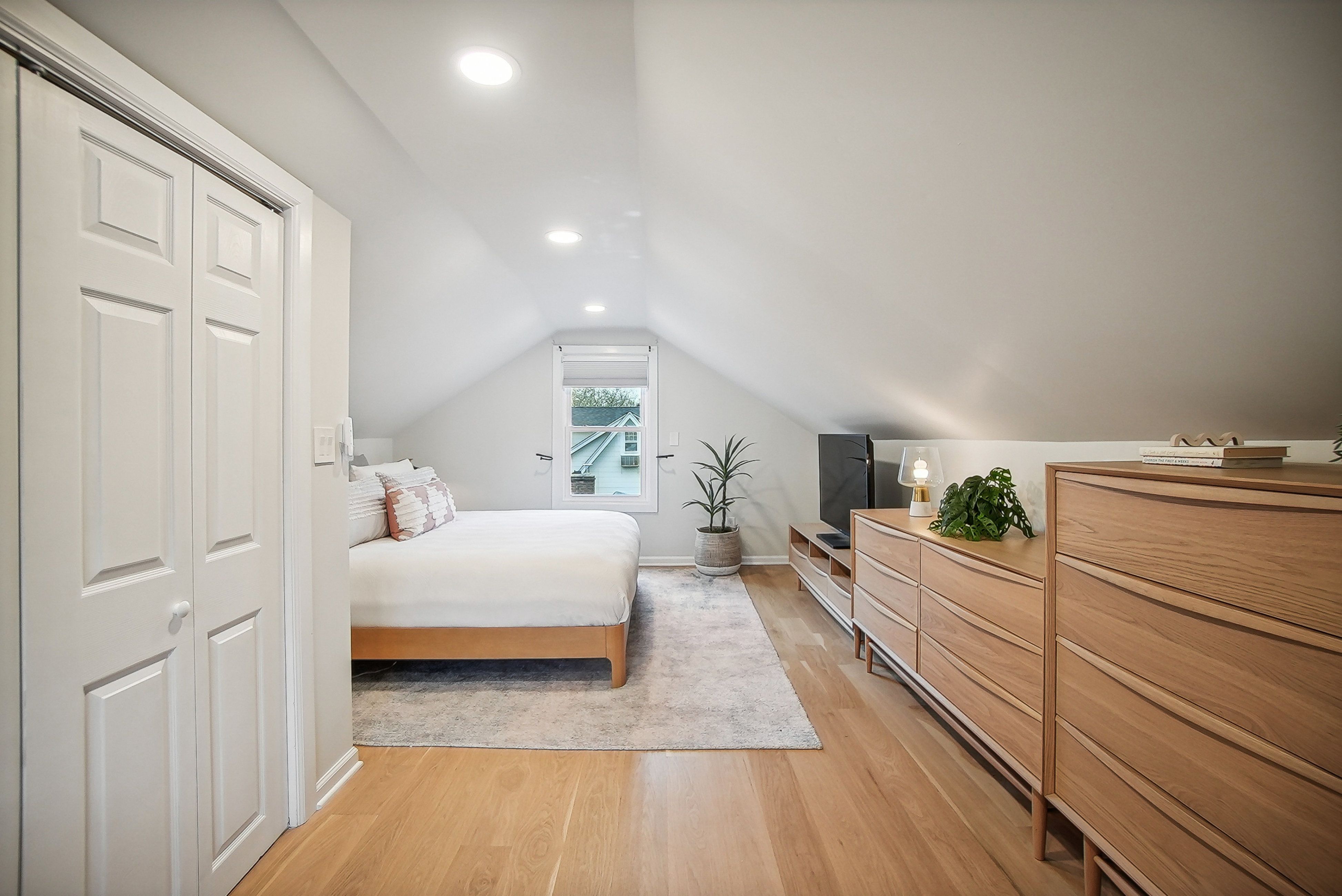 152 Essex Ave 