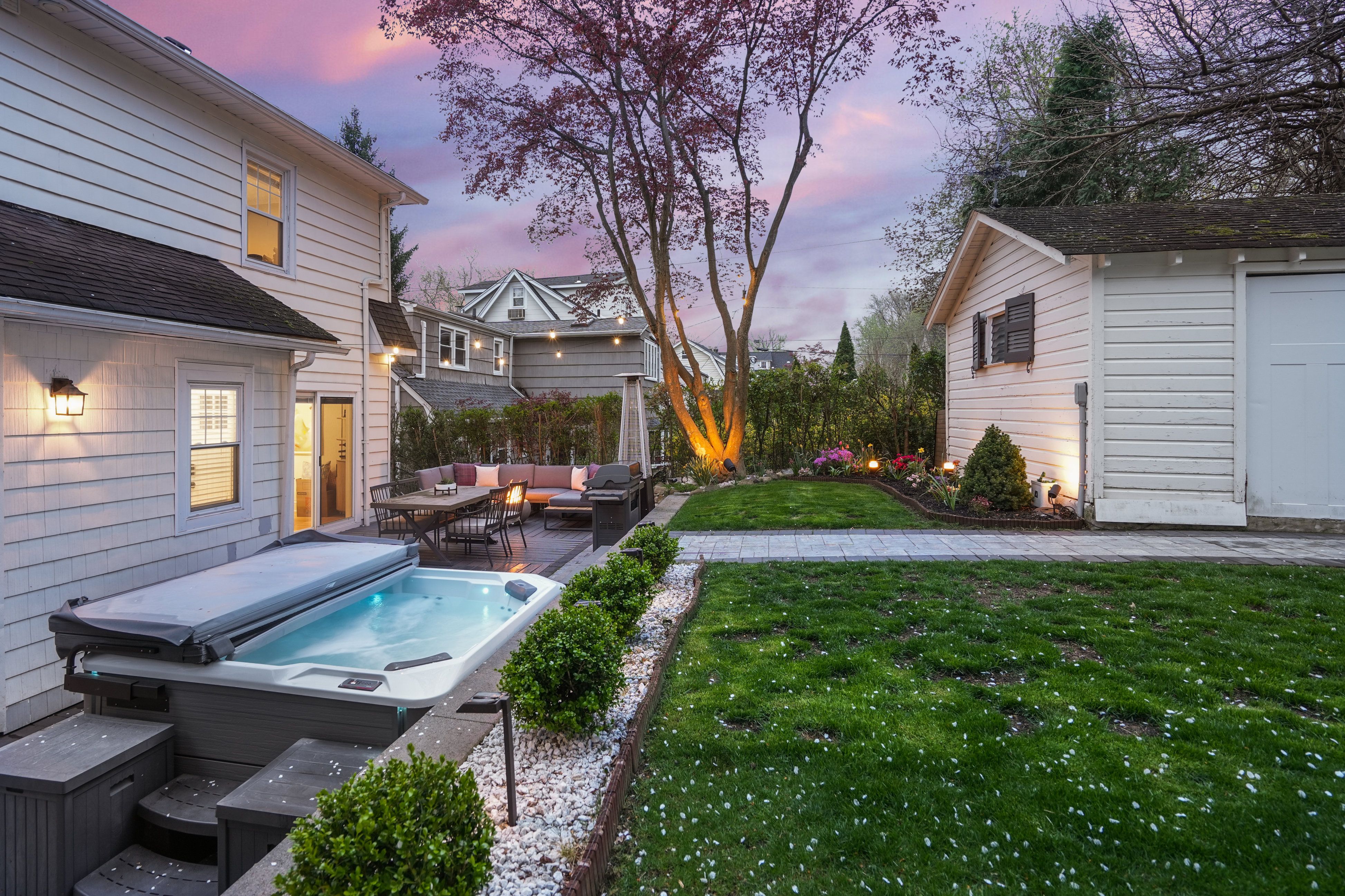152 Essex Ave 
