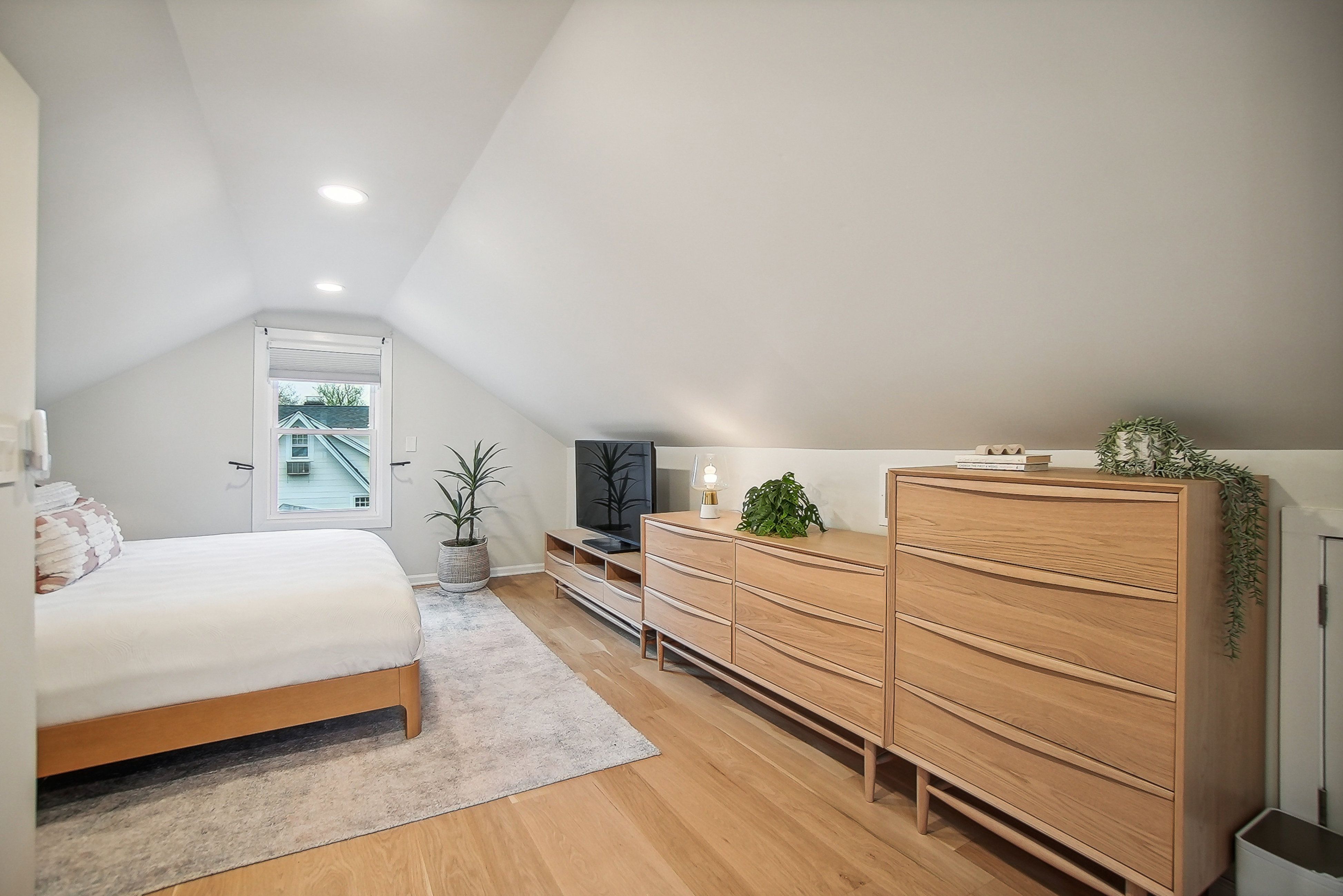 152 Essex Ave 