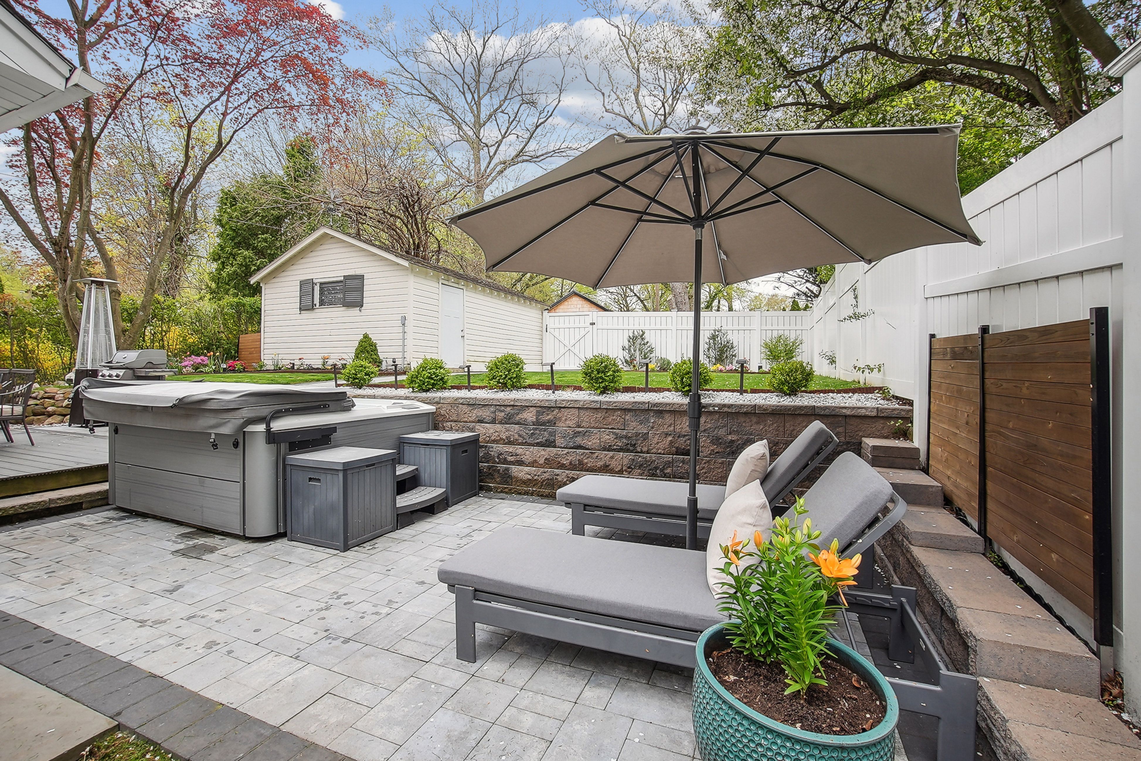 152 Essex Ave 