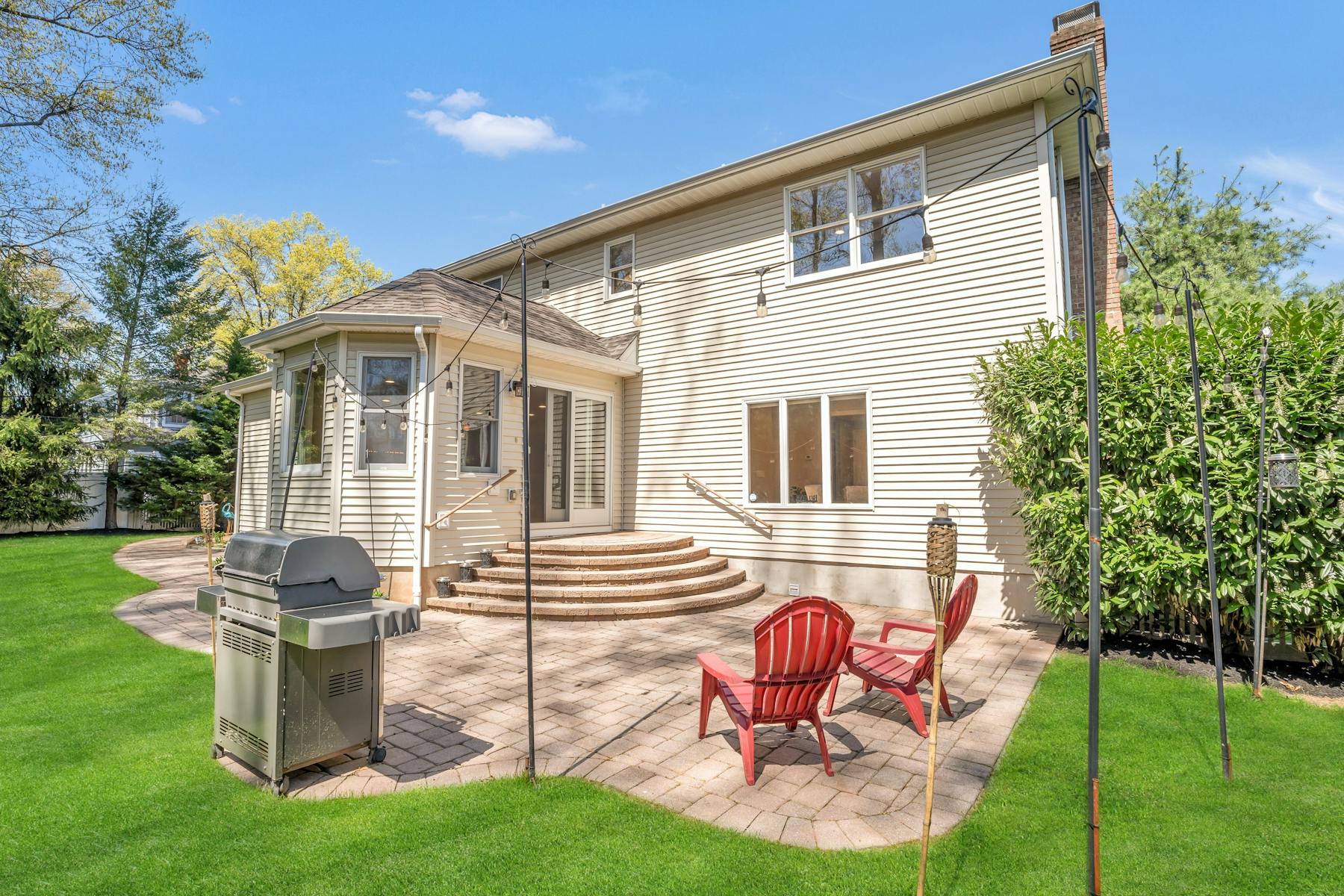 8 Evergreen Court 