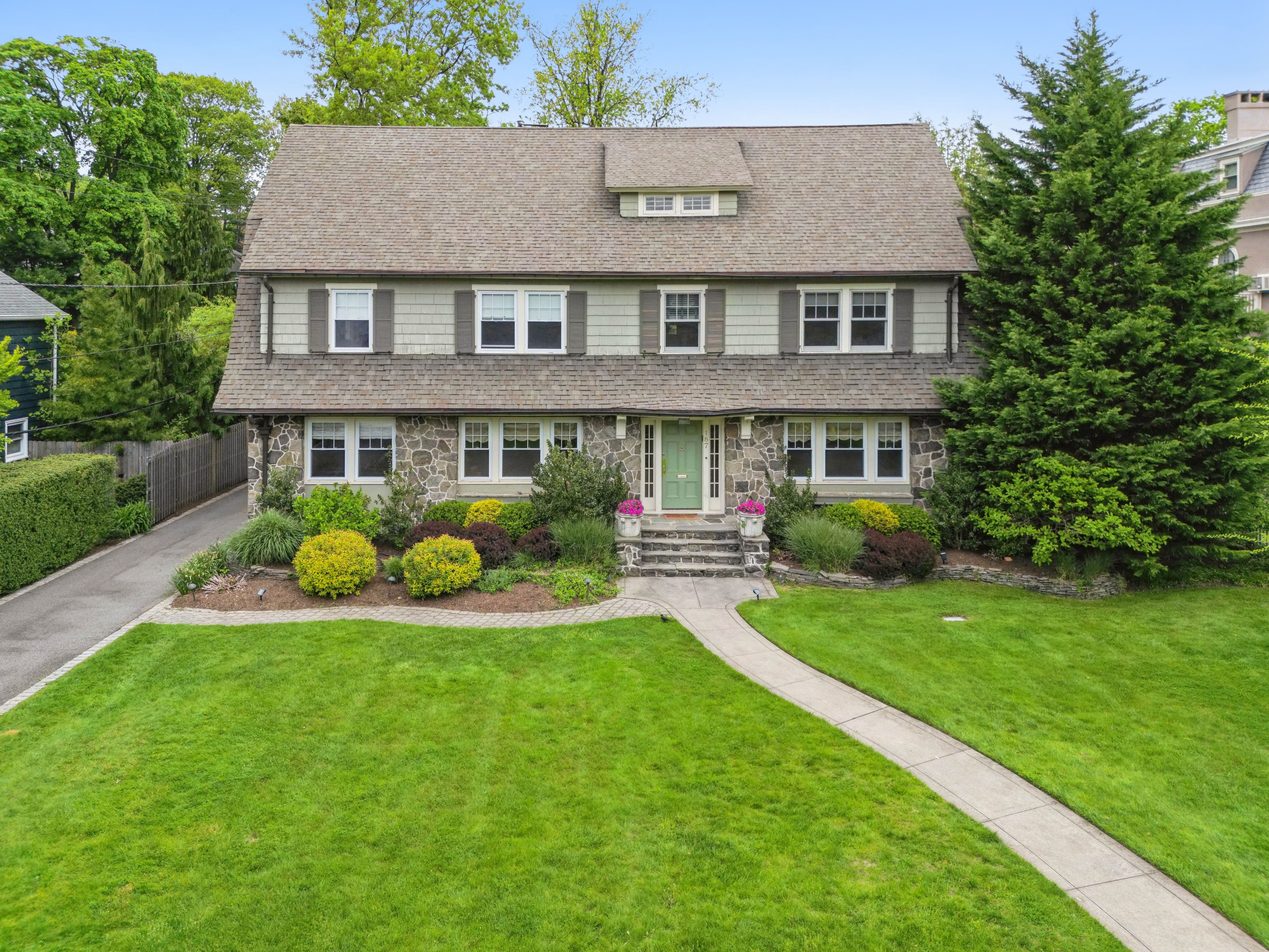 187 Gates Ave 