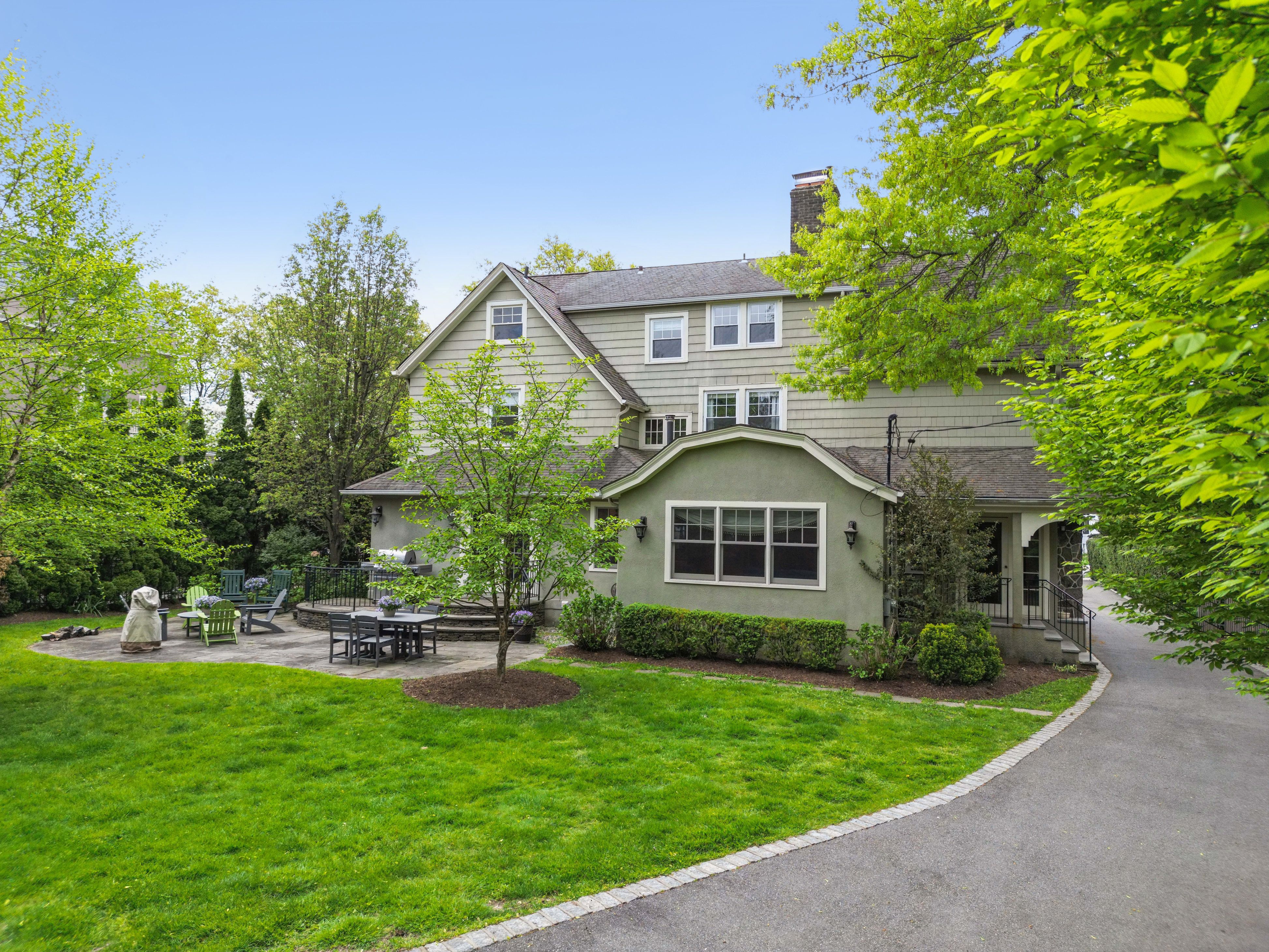187 Gates Ave 