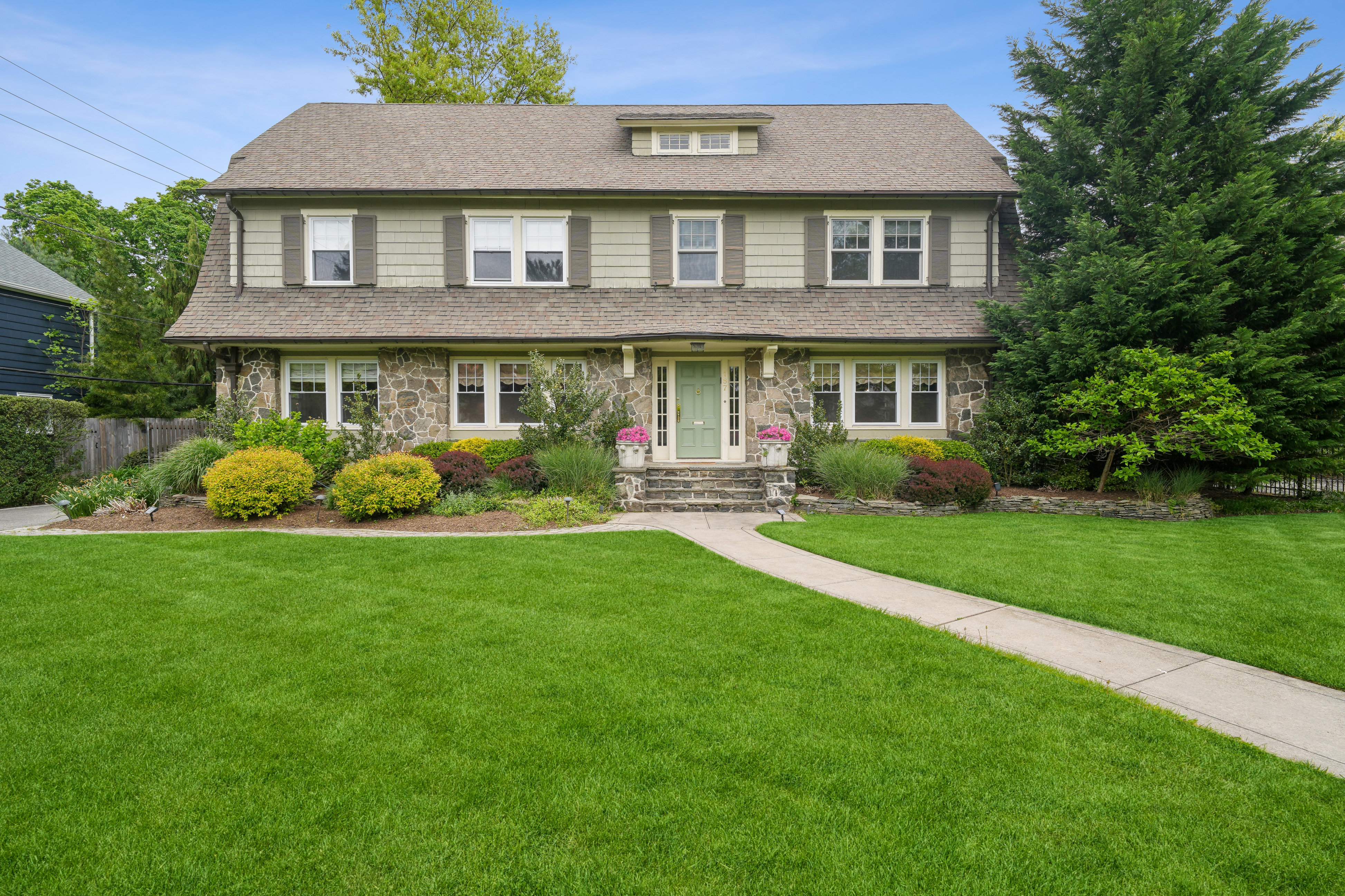 187 Gates Ave 