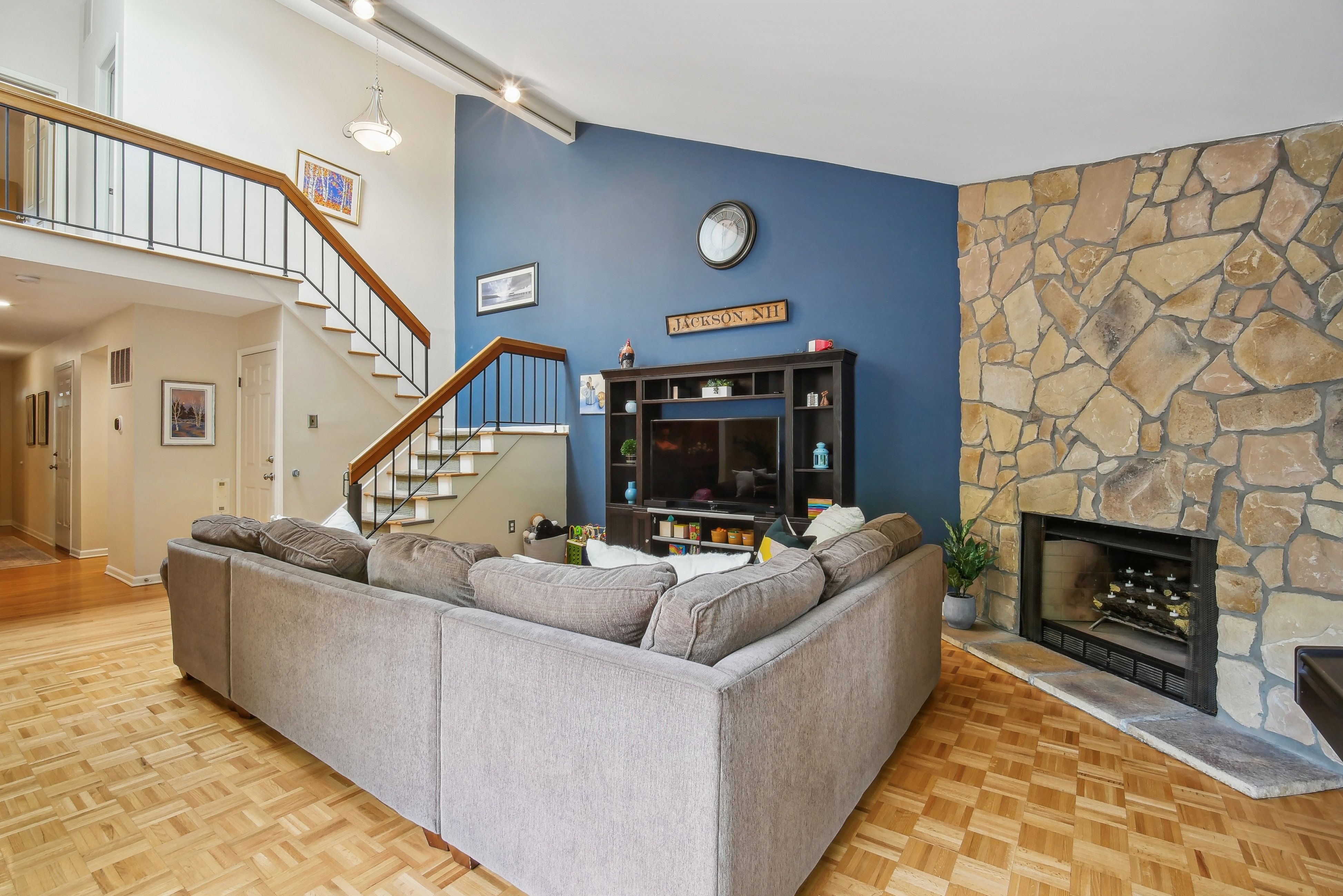 24 Stonegate Dr 