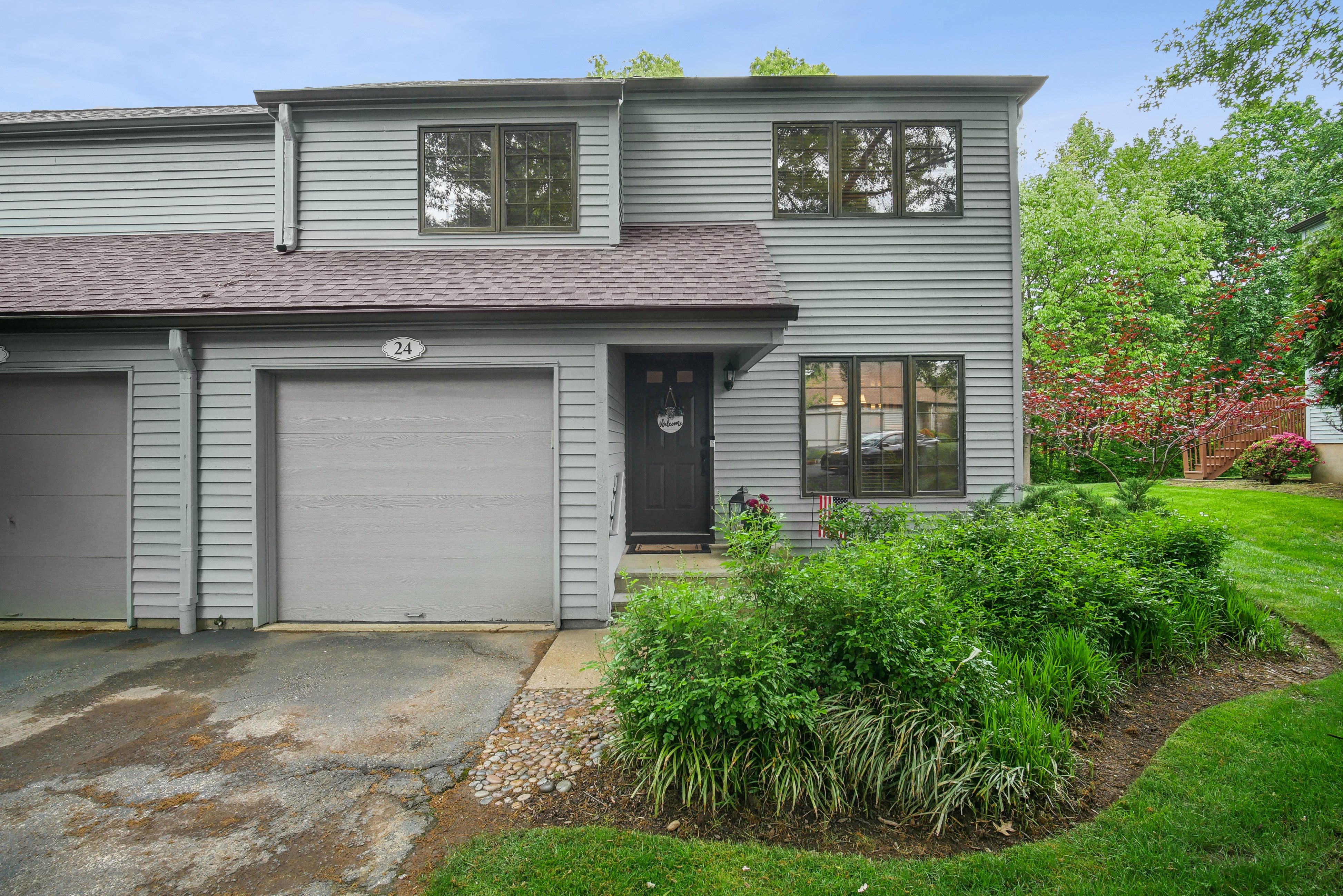 24 Stonegate Dr 