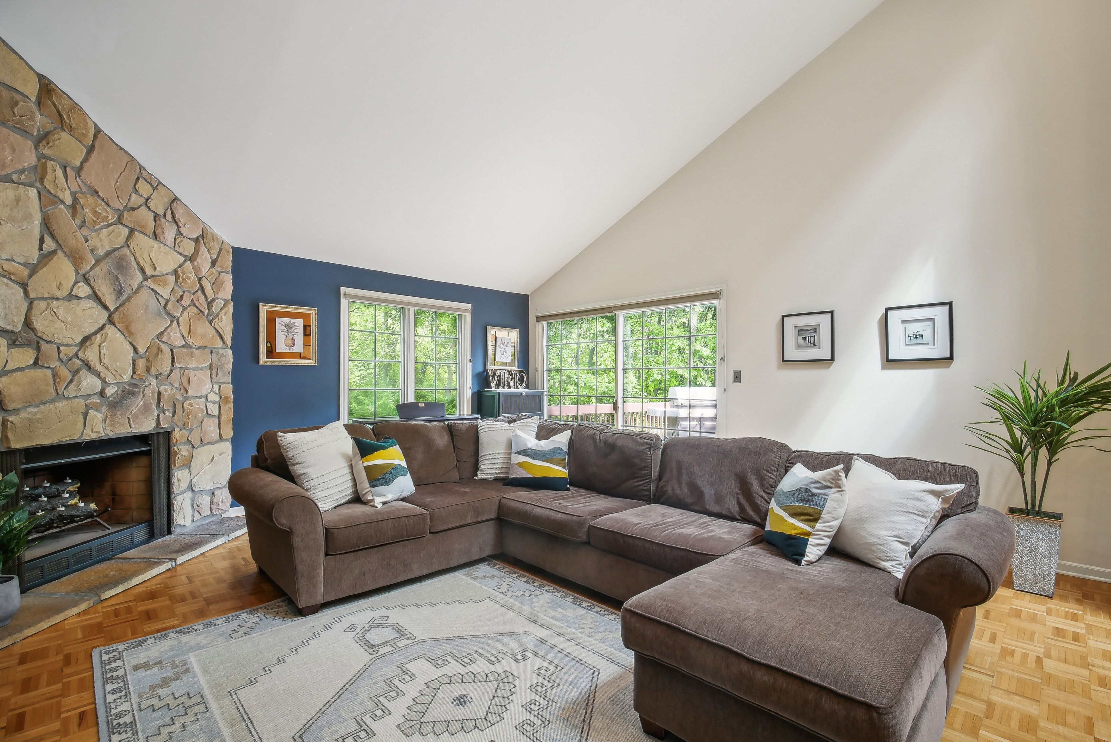 24 Stonegate Dr 