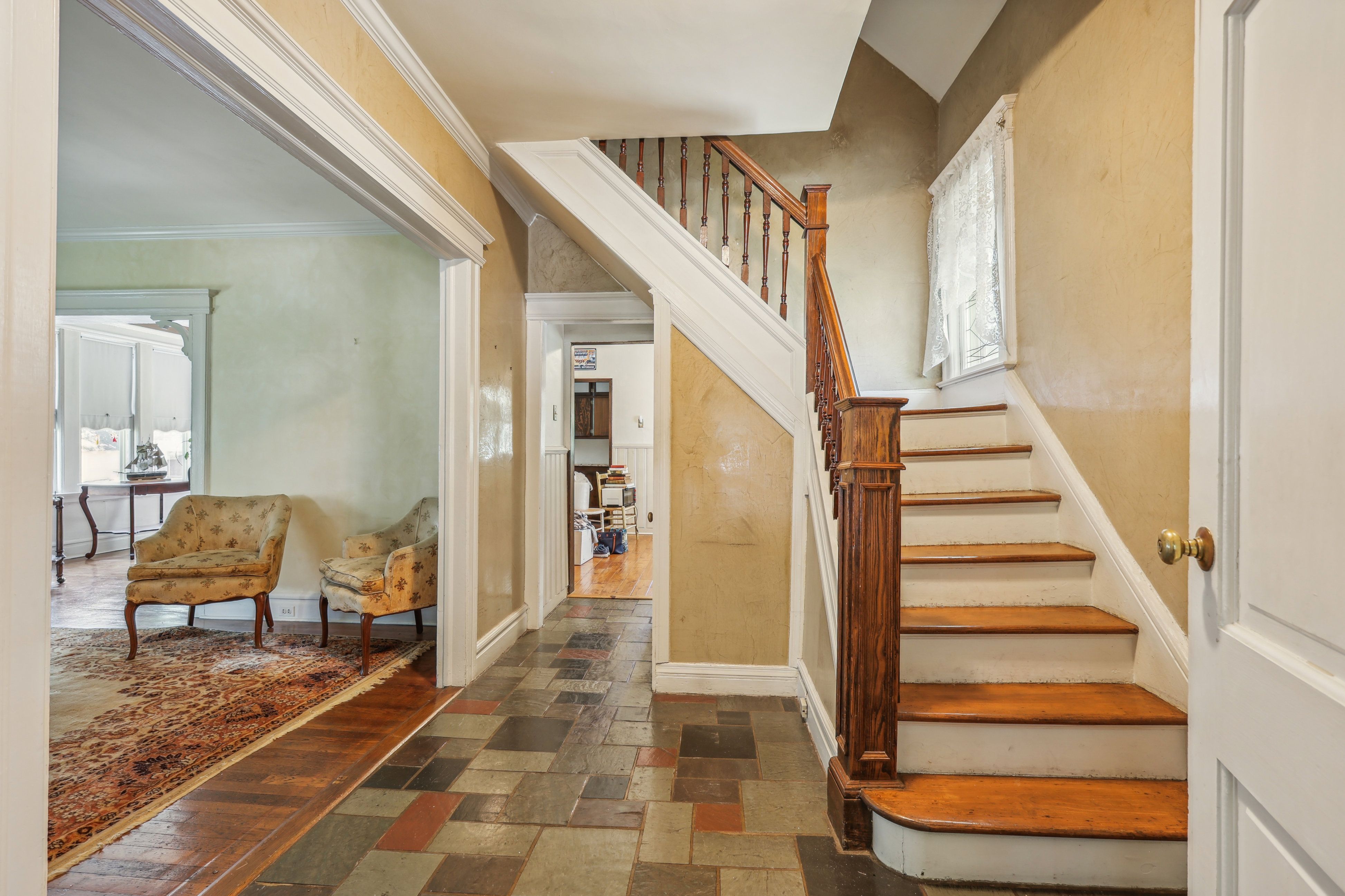 10 Oakdale Avenue 