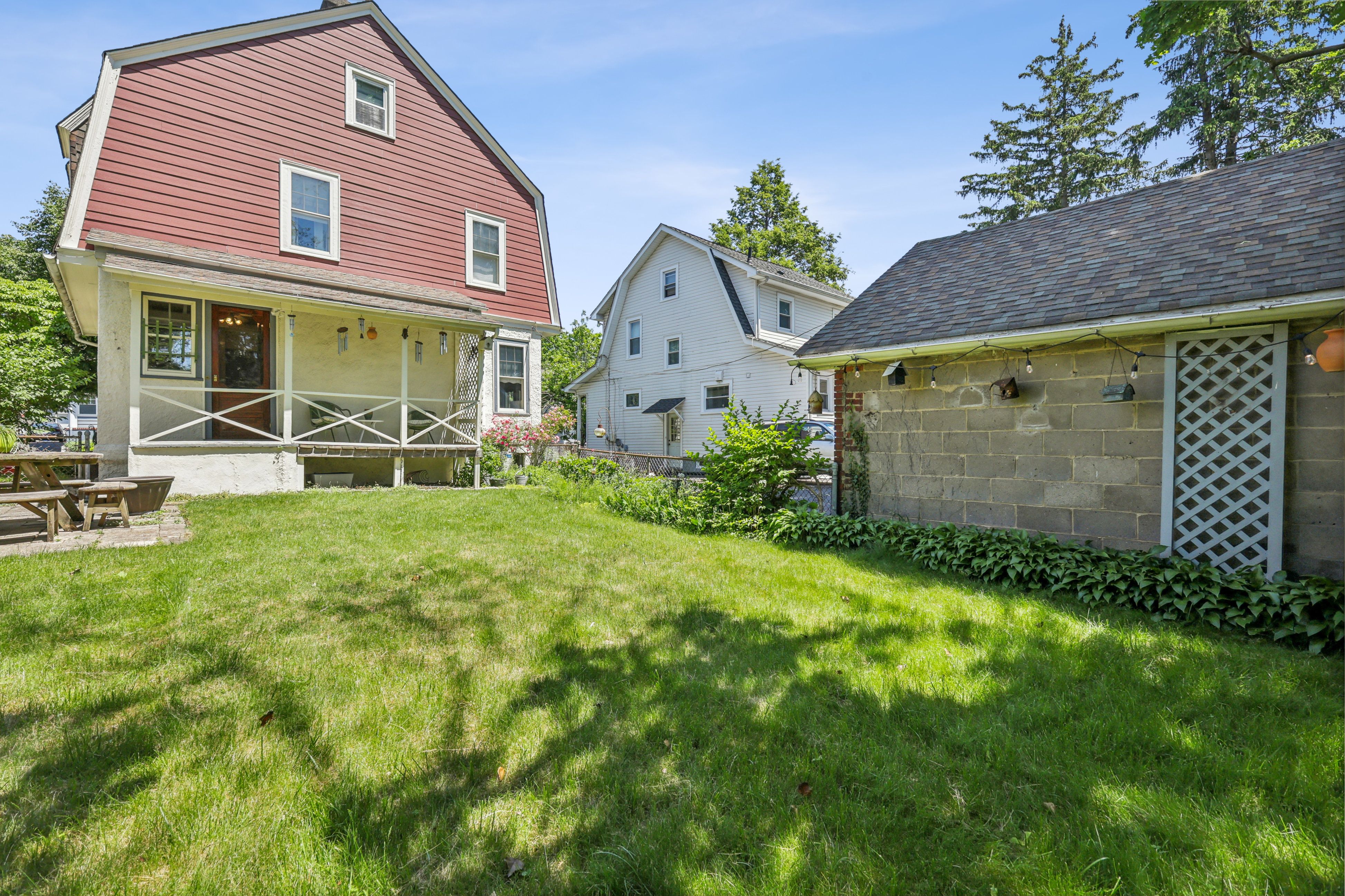 10 Oakdale Avenue 