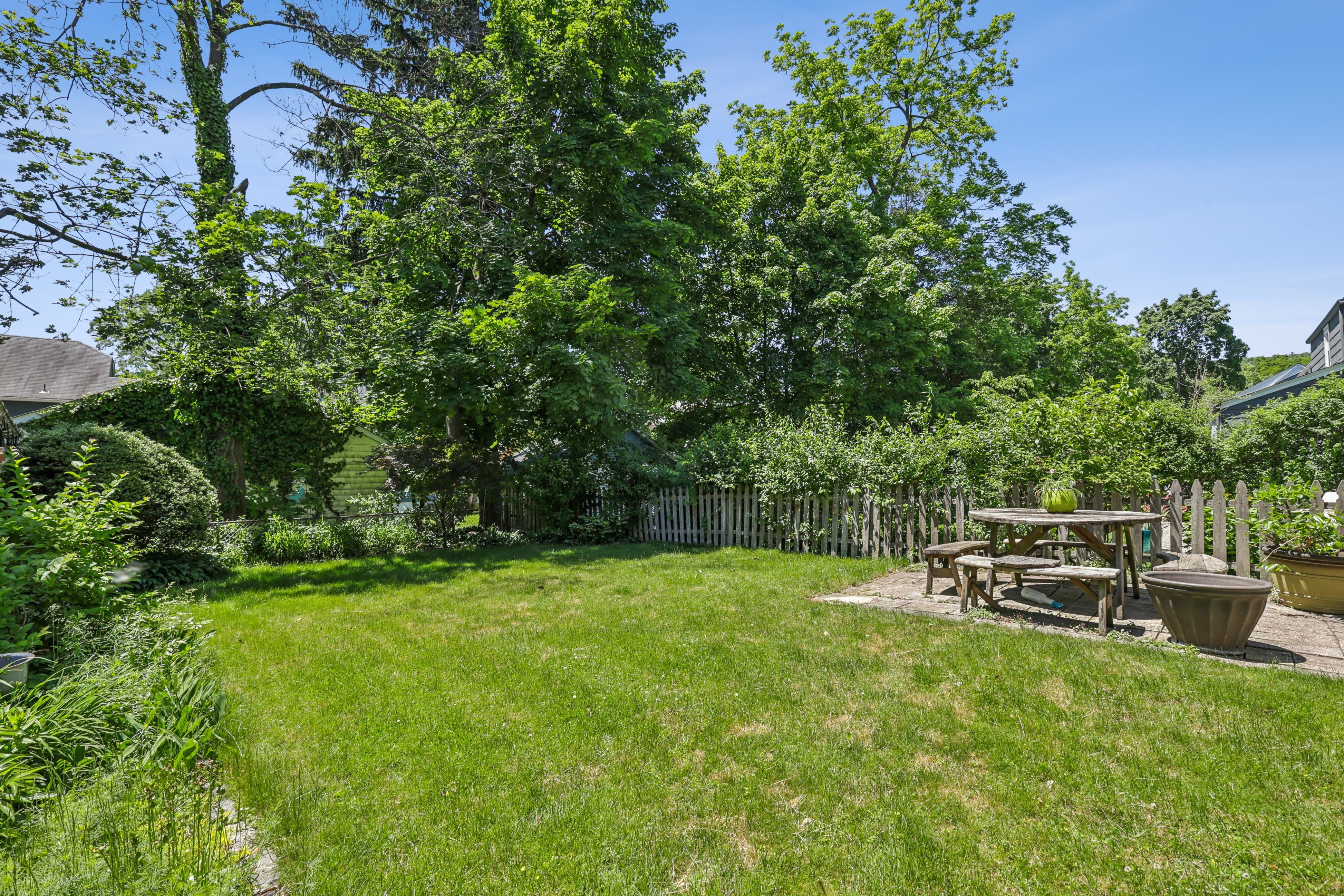 10 Oakdale Avenue 