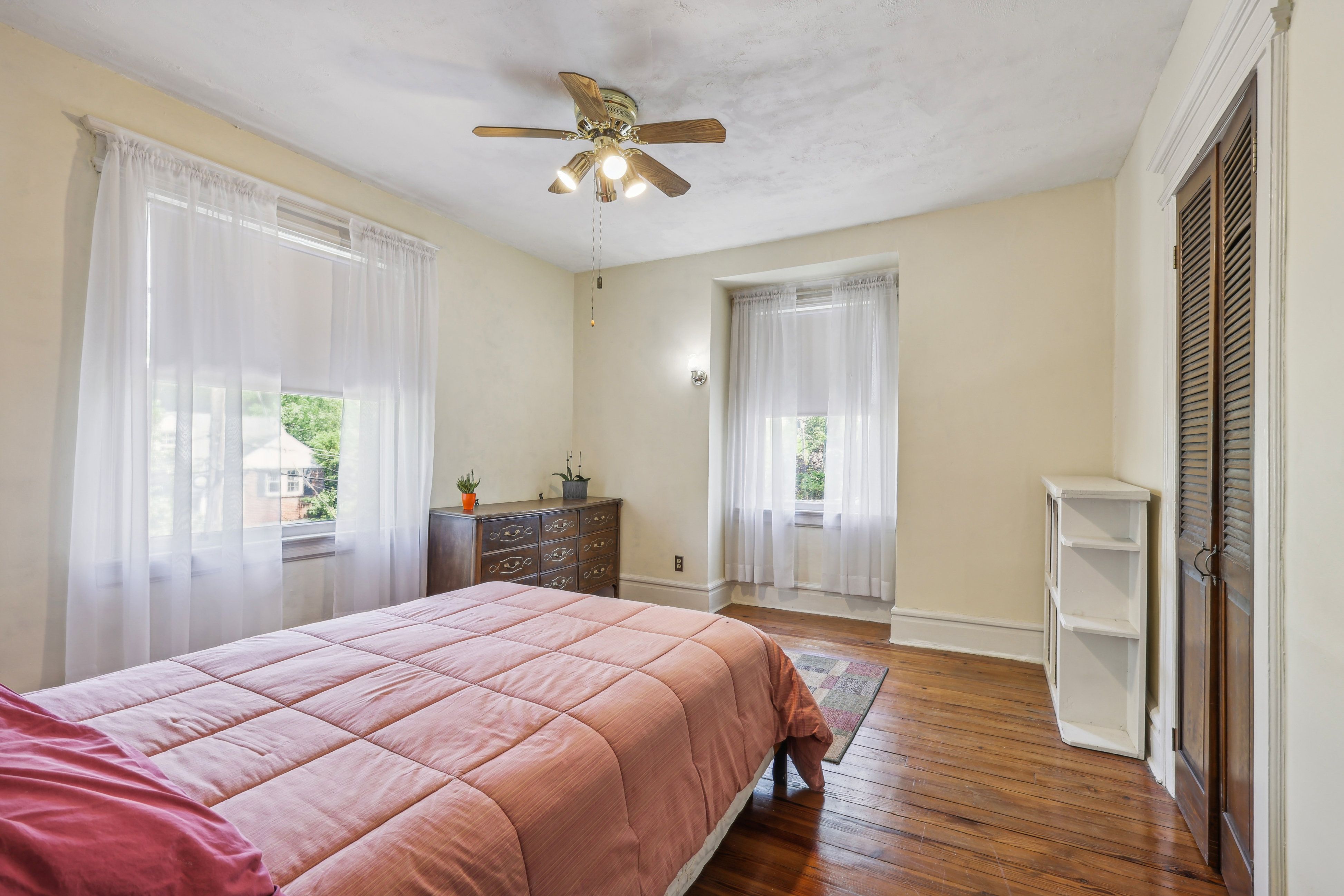 10 Oakdale Avenue 