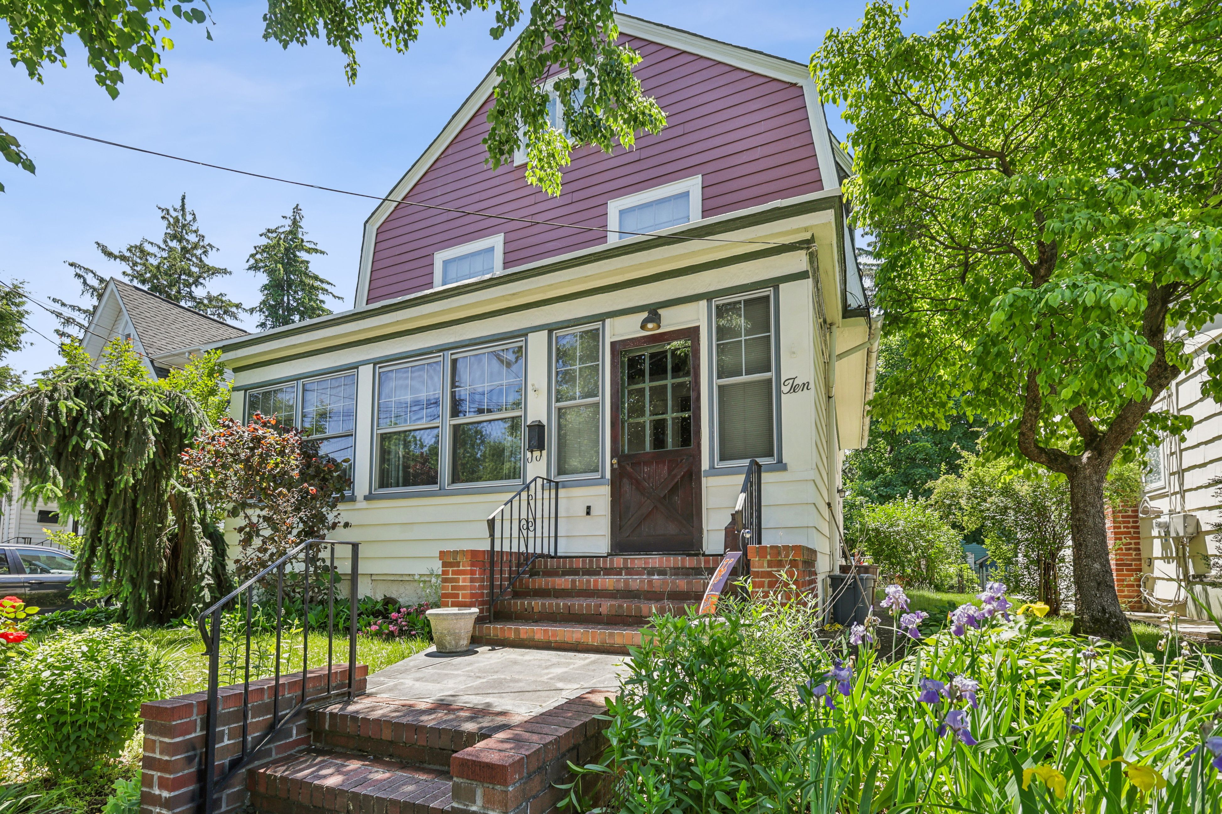 10 Oakdale Avenue 