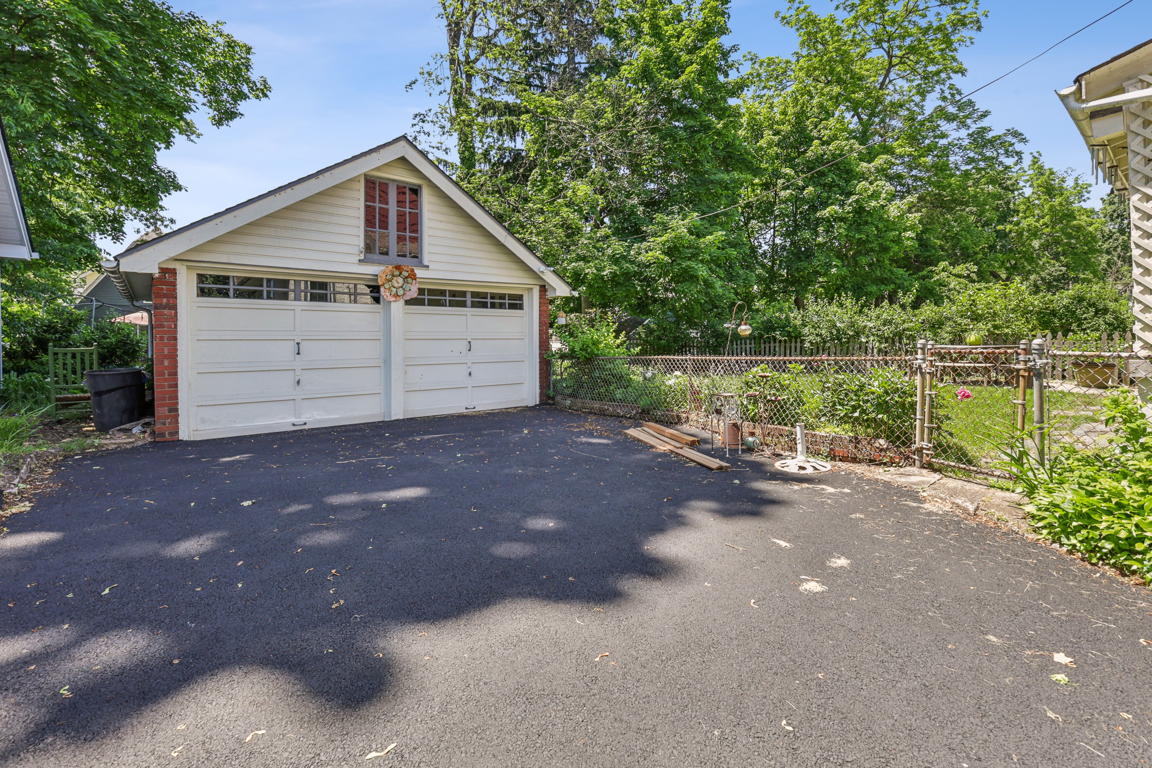 10 Oakdale Avenue 
