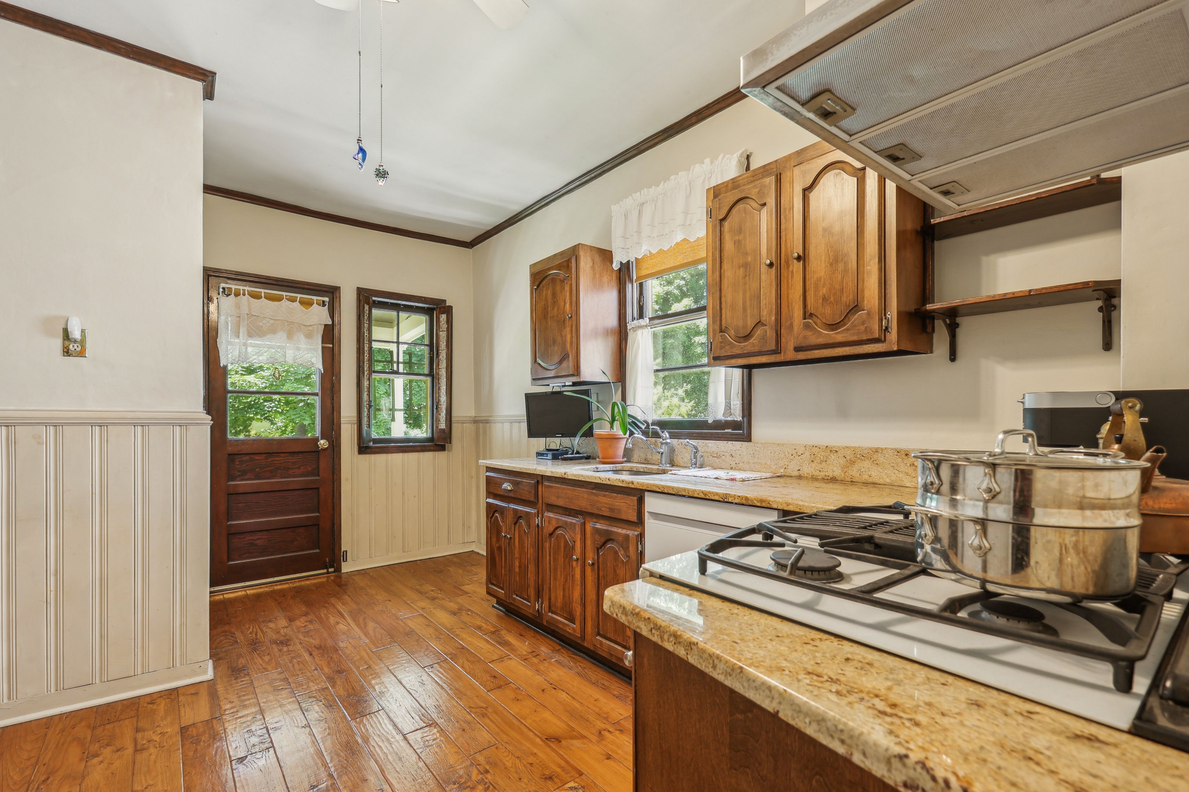 10 Oakdale Avenue 