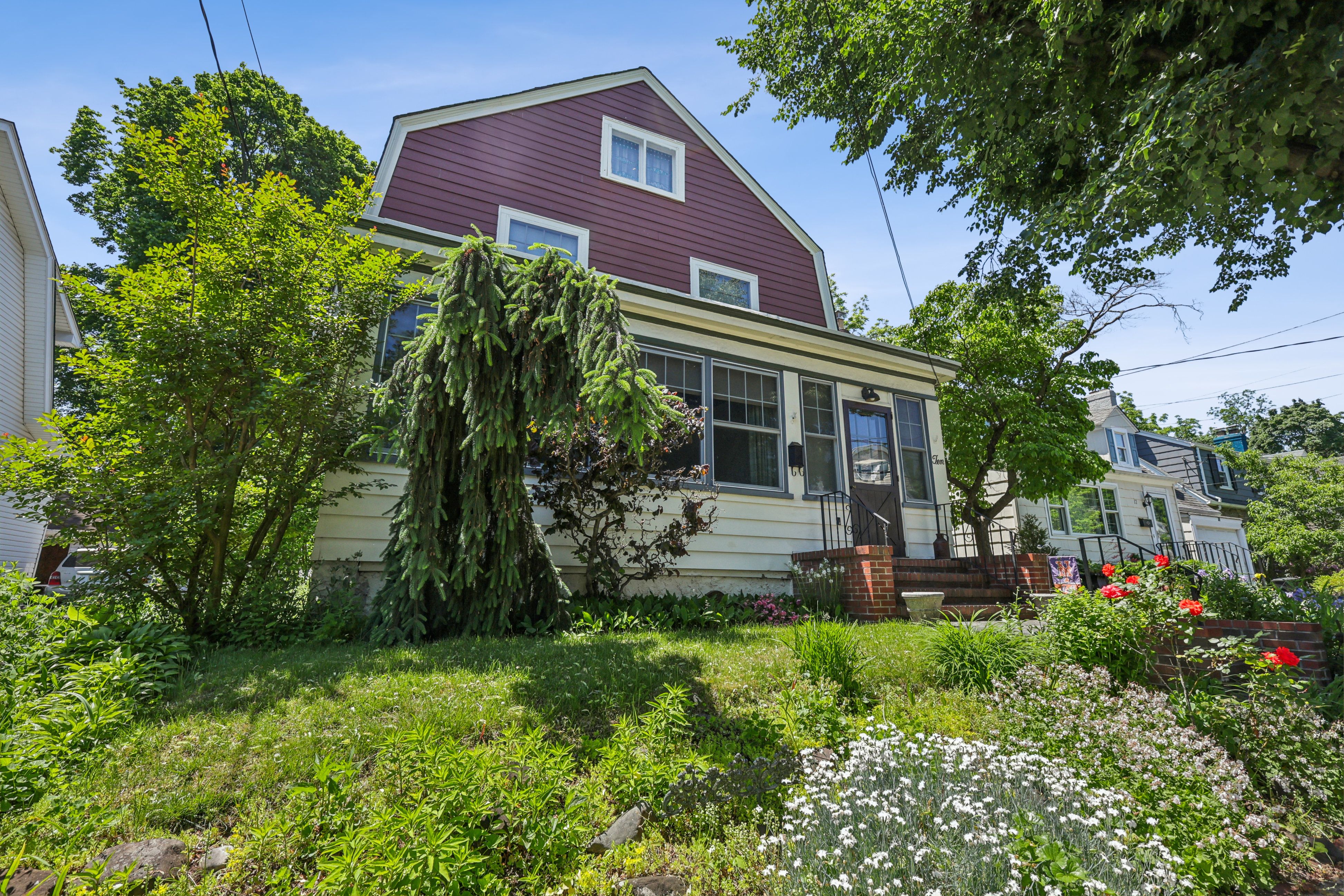 10 Oakdale Avenue 