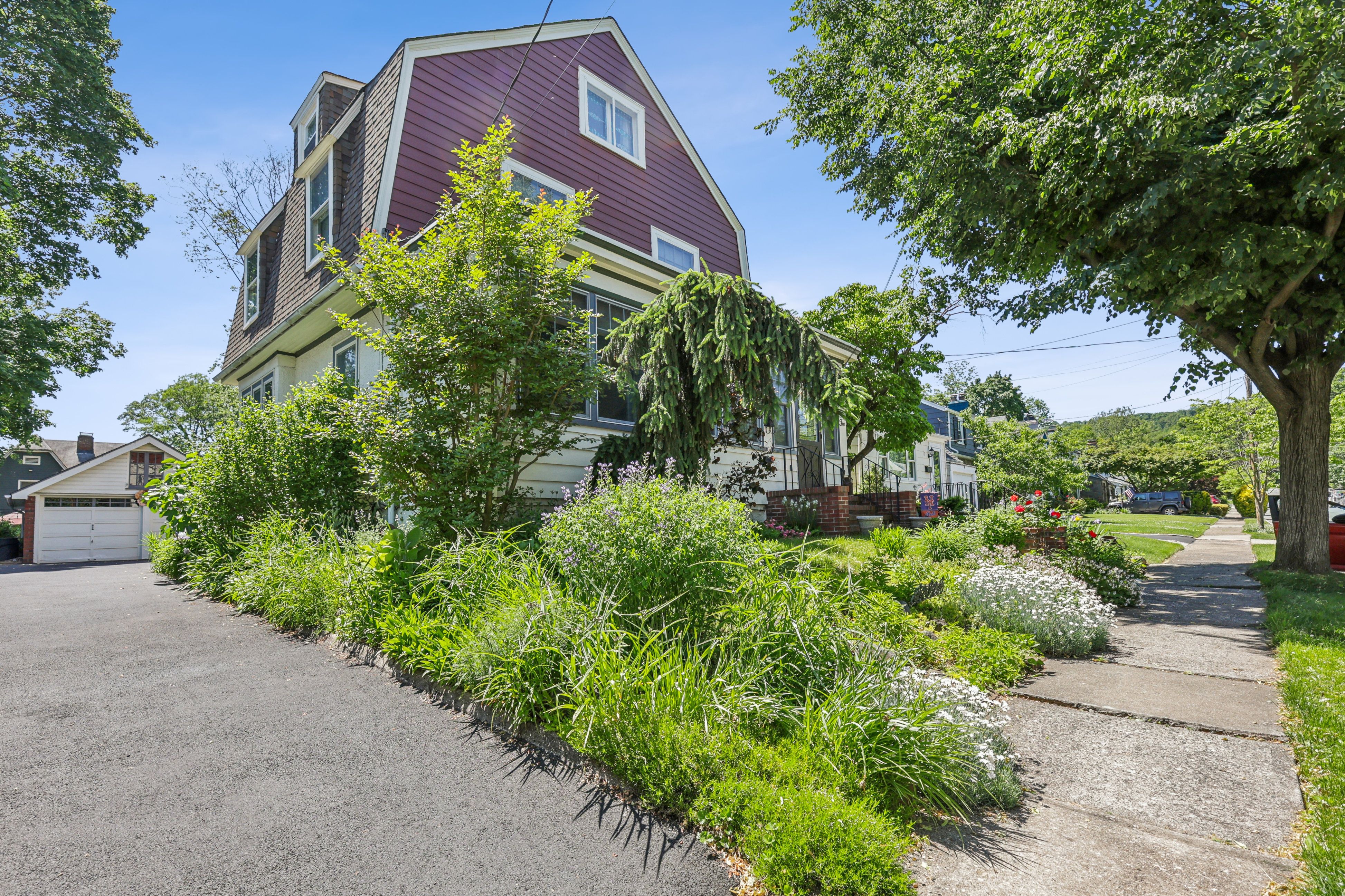 10 Oakdale Avenue 