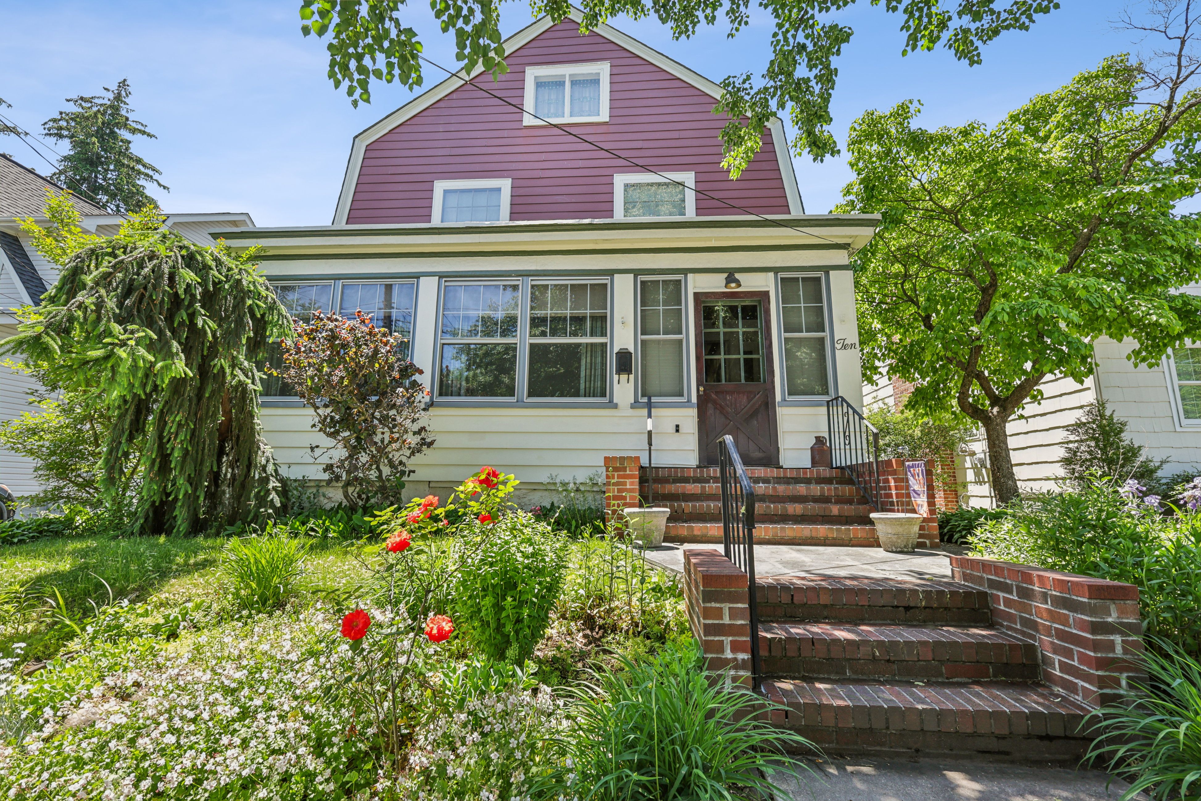 10 Oakdale Avenue 