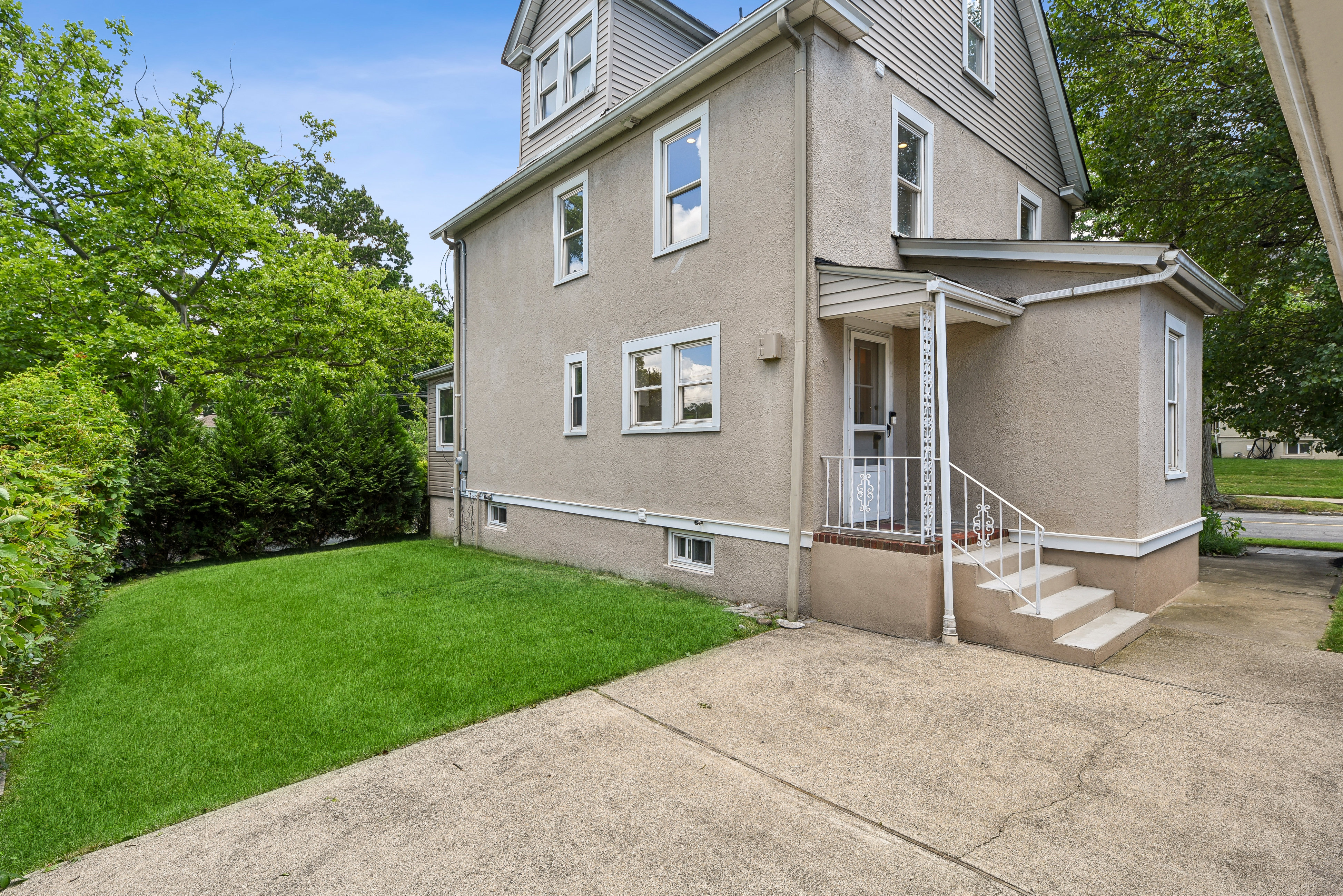 21 Morris Avenue 
